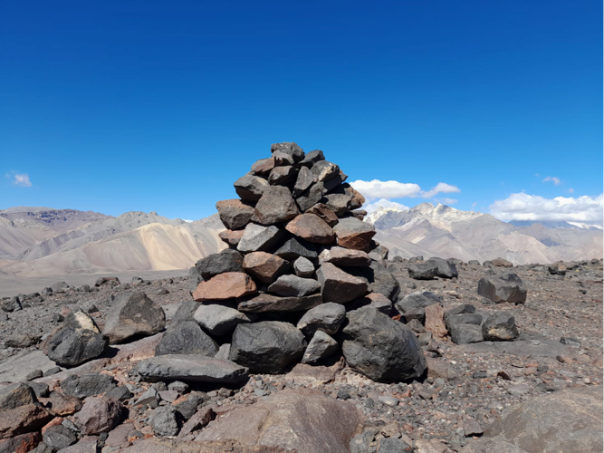 Se realizó un descubrimiento de gran importancia en los faldeos del volcán Maipo dentro del Área Natural Protegida Laguna del Diamante. Se trata de dos sitios arqueológicos con estructuras arquitectónicas numerosas y complejas que pueden asociarse a los incas.