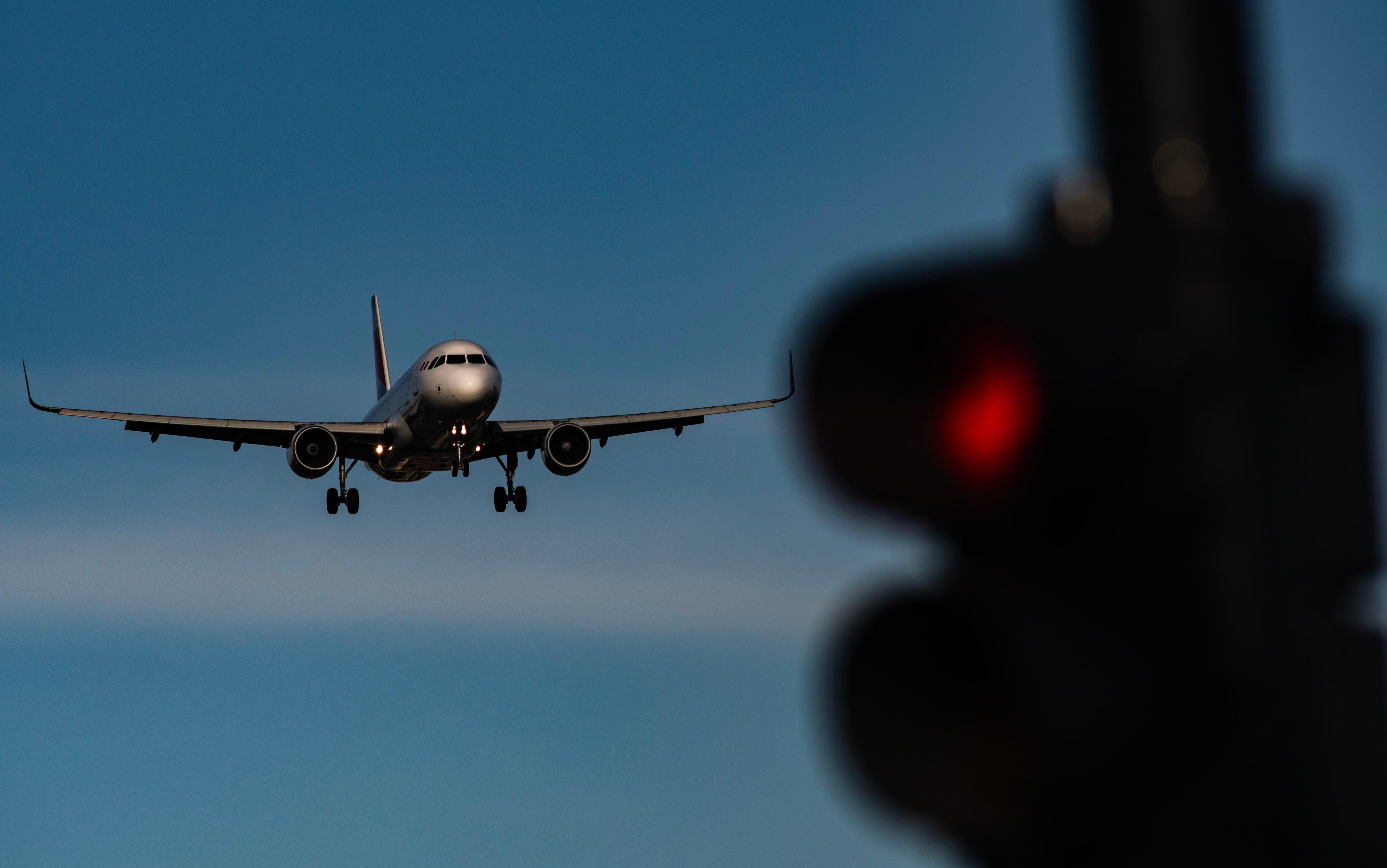 Los gremios aeronáuticos Asociación de Pilotos de Líneas Aéreas (APLA) y la Asociación del Personal Aeronáutico (APA) realiza este viernes "paros parciales" y asambleas informativas en el Aeroparque Jorge Newbery, en un plan de 
lucha implementado para este mes en demanda de una recomposición salarial. Foto: Daniel Vides / NA