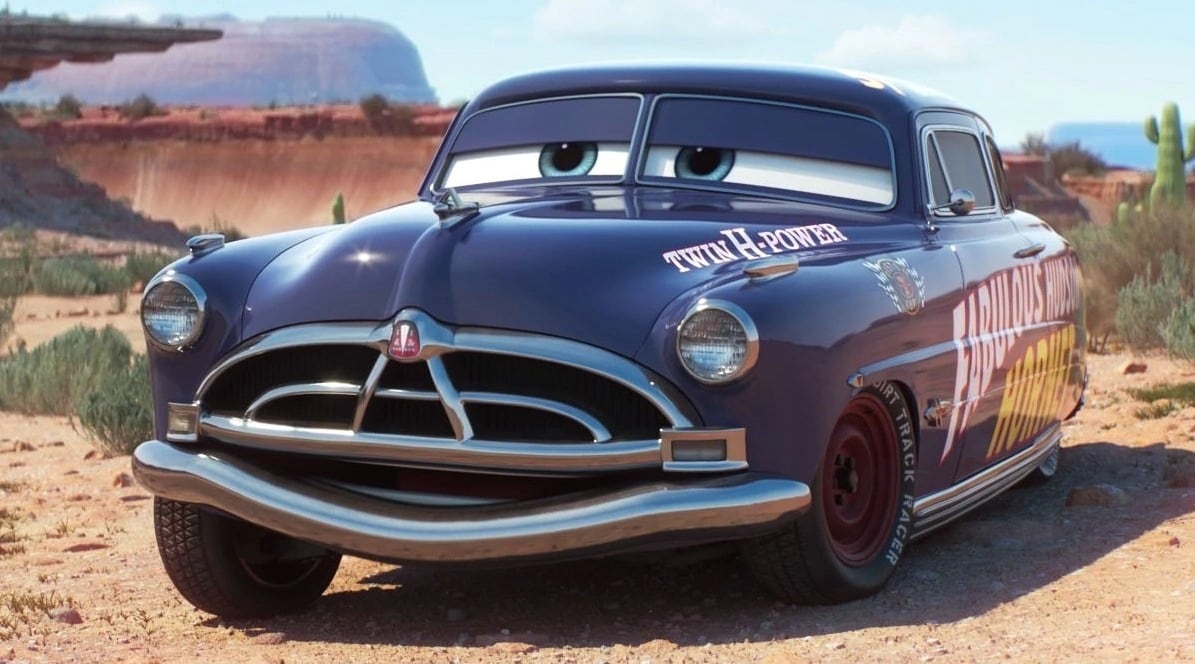 En la película en español, José María Traverso le dio voz a Doc Hudson.