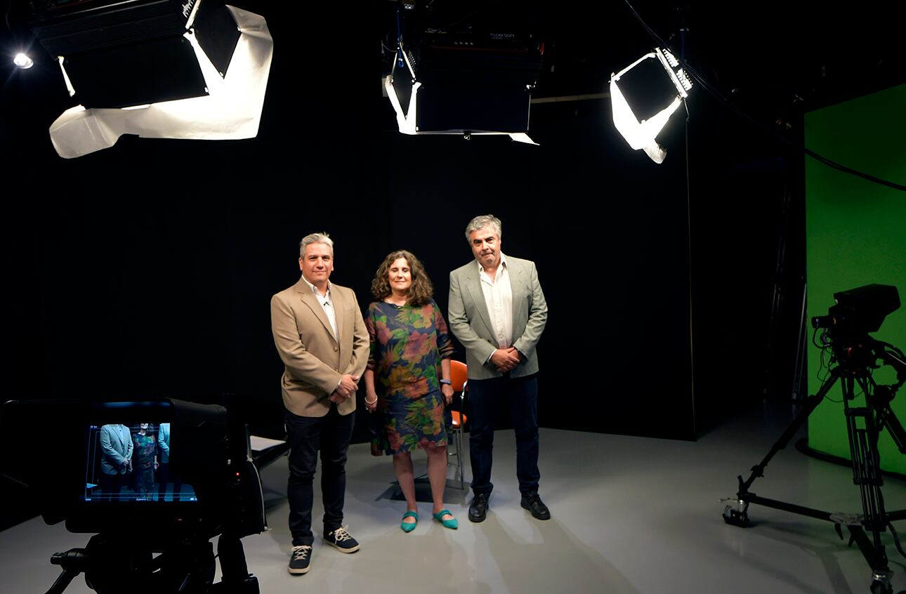 La ministra de Salud de la provincia de Mendoza, Ana María Nadal , junto a Raúl Pedone y Fernando Toledo. Foto: Orlando Pelichotti