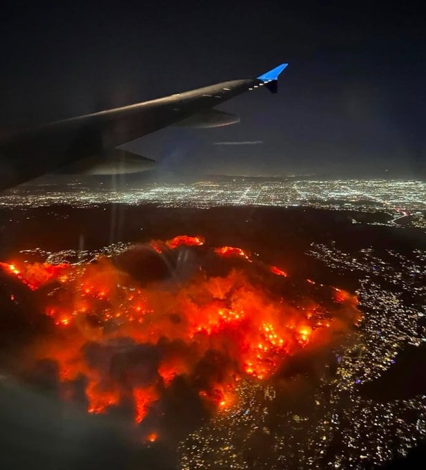 Imagen aérea de las llamas.