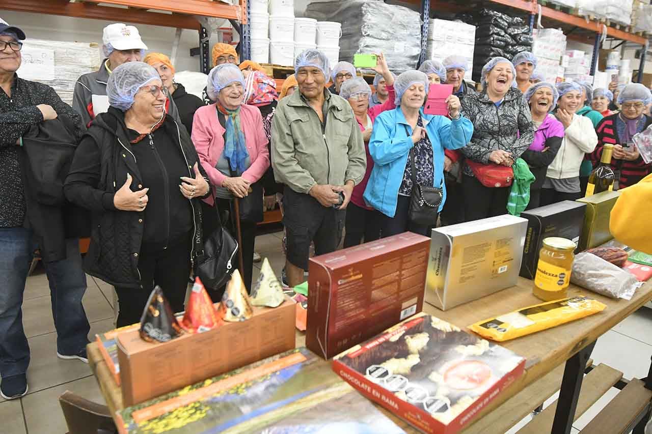 La capacidad hotelera en Mendoza con un porcentaje muy alto de ocupación por el fin de semana extra largo. 
Turistas de Buenos Aires visitan la fábrica Chocolezza
 Foto: José Gutierrez / Los Andes 