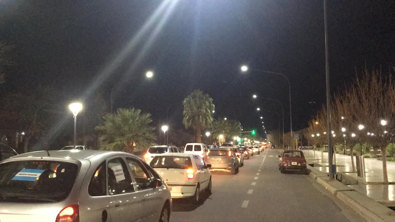 La caravana pasó por San Rafael donde vecinos se unieron para mostrarse a favor de Portezuelo del Viento.