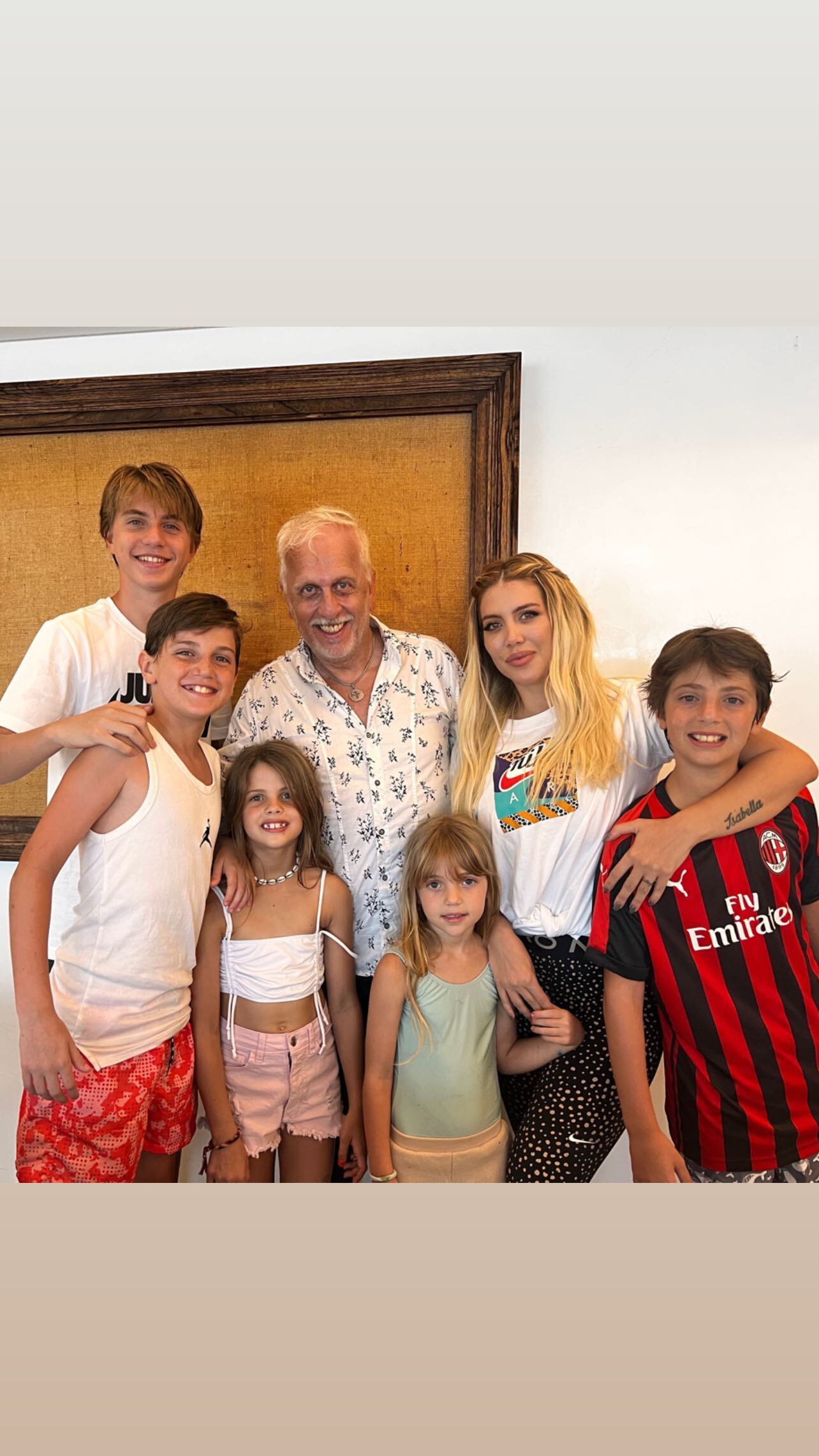 Wanda Nara y una foto junto a sus hijos y a su padre.