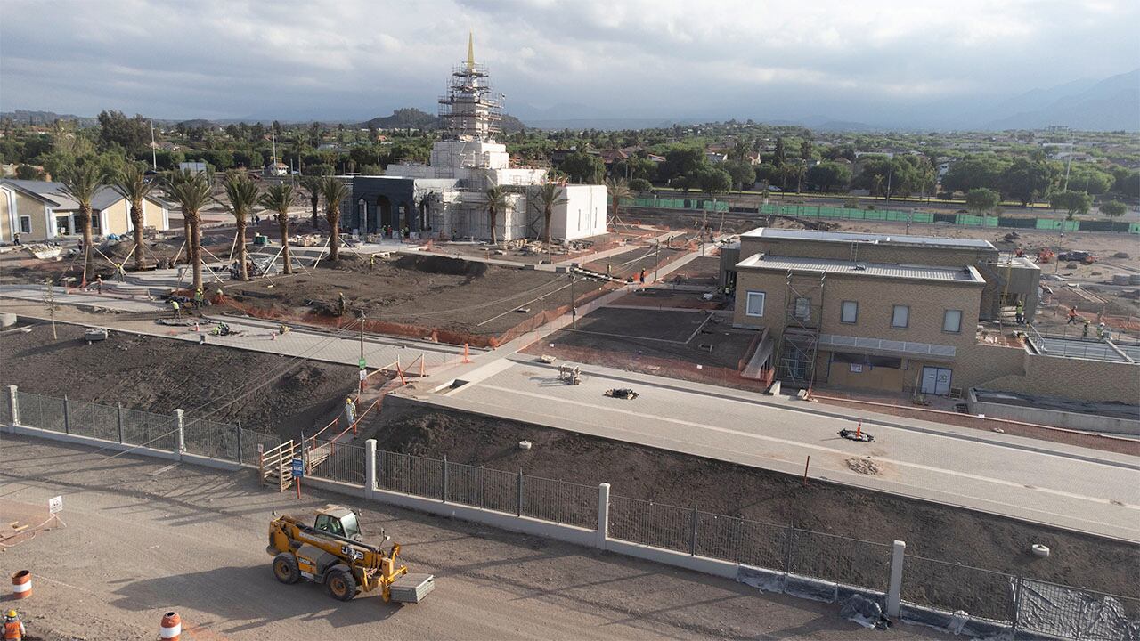 24 de mayo de 2023 Construcción Iglesia Challao

En la entrada al barrio Raíz están construyendo la iglesia de la religión Mormón, que será una de las más grandes de Latinoamérica.  
 
Foto: Marcelo Rolland / Los Andes