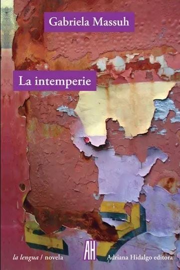 ¿Cómo se pierde un amor? ¿Cómo se pierde un país? Para la protagonista de "La intemperie", novela de Gabriela Massuh, diciembre de 2001 fue el momento en que lo personal y lo político estallaron en mil pedazos.