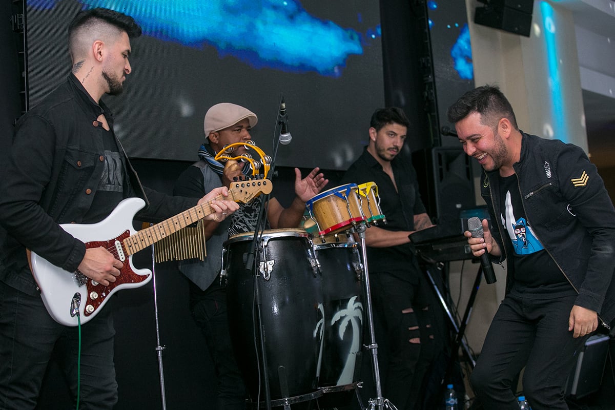 Matías Zambroni y su clásico show para bailar y cantar