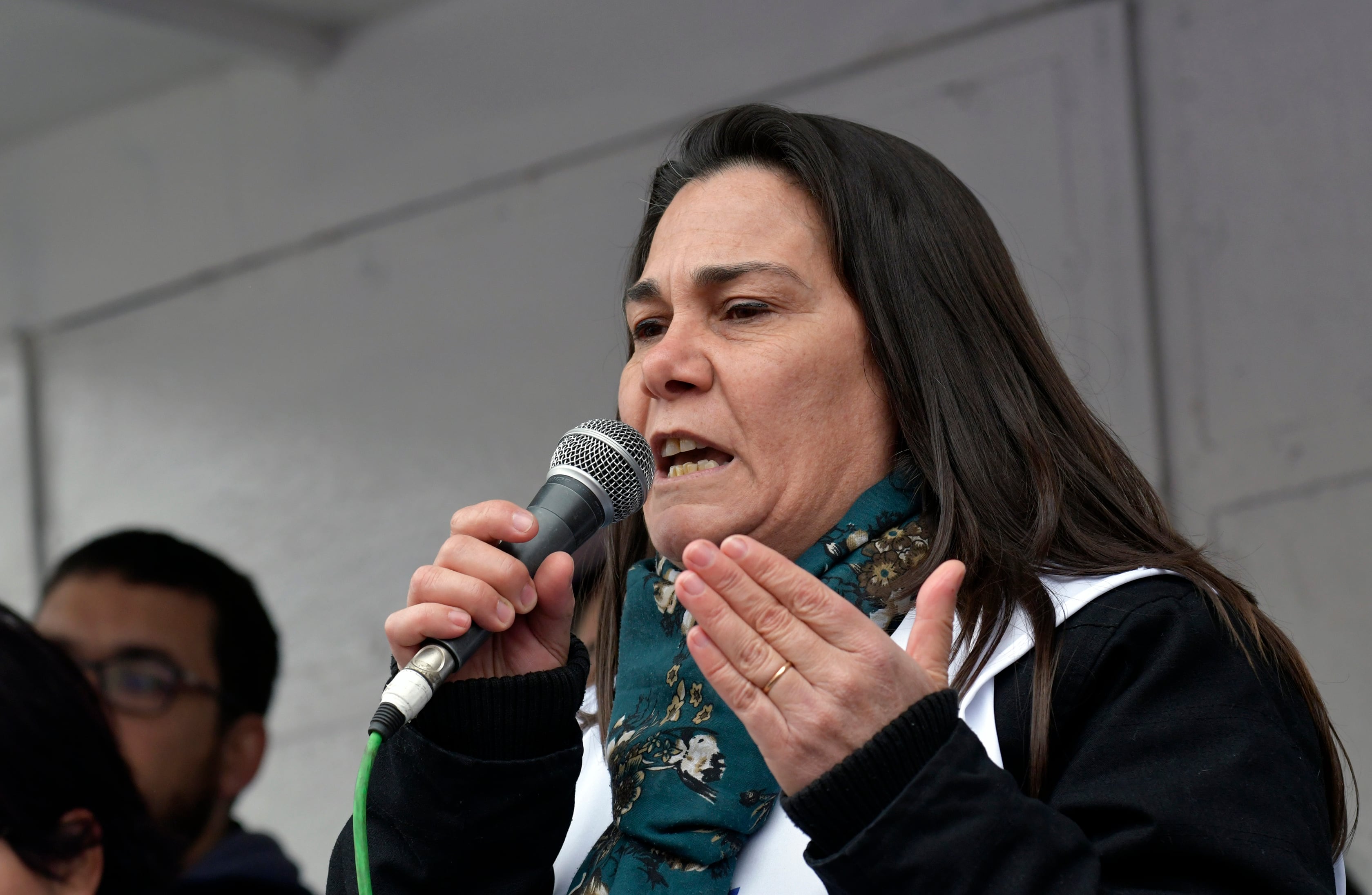 Protesta de la UTEP
Carina Sedano, titular del SUTE 
Esta mañana miles de manifestantes se congregaron en Casa de Gobierno para reclamar mayor cantidad de planes sociales y aumentos de subsidios. También realizaron el Verdurazo, o venta de verduras a bajo precio.
La Unión de Trabajadores y Trabajadoras de la Economía Popular (UTEP), organización gremial independiente de todos los partidos políticos, representativa de los trabajadores de la economía popular y sus familias


Foto: Orlando Pelichotti