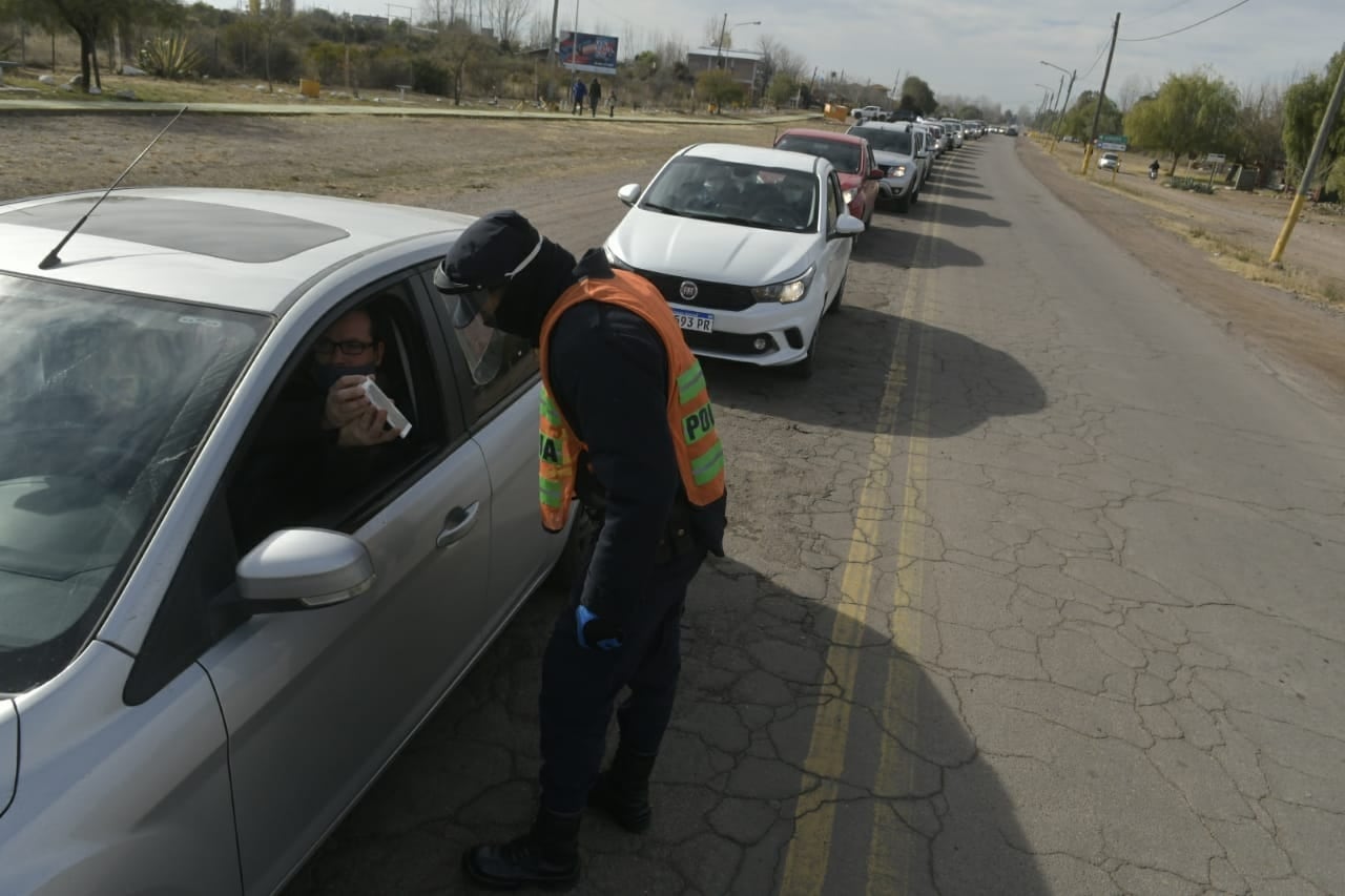 Es necesario que, al momento de hablar con un tercero, llevar el barbijo puesto - 