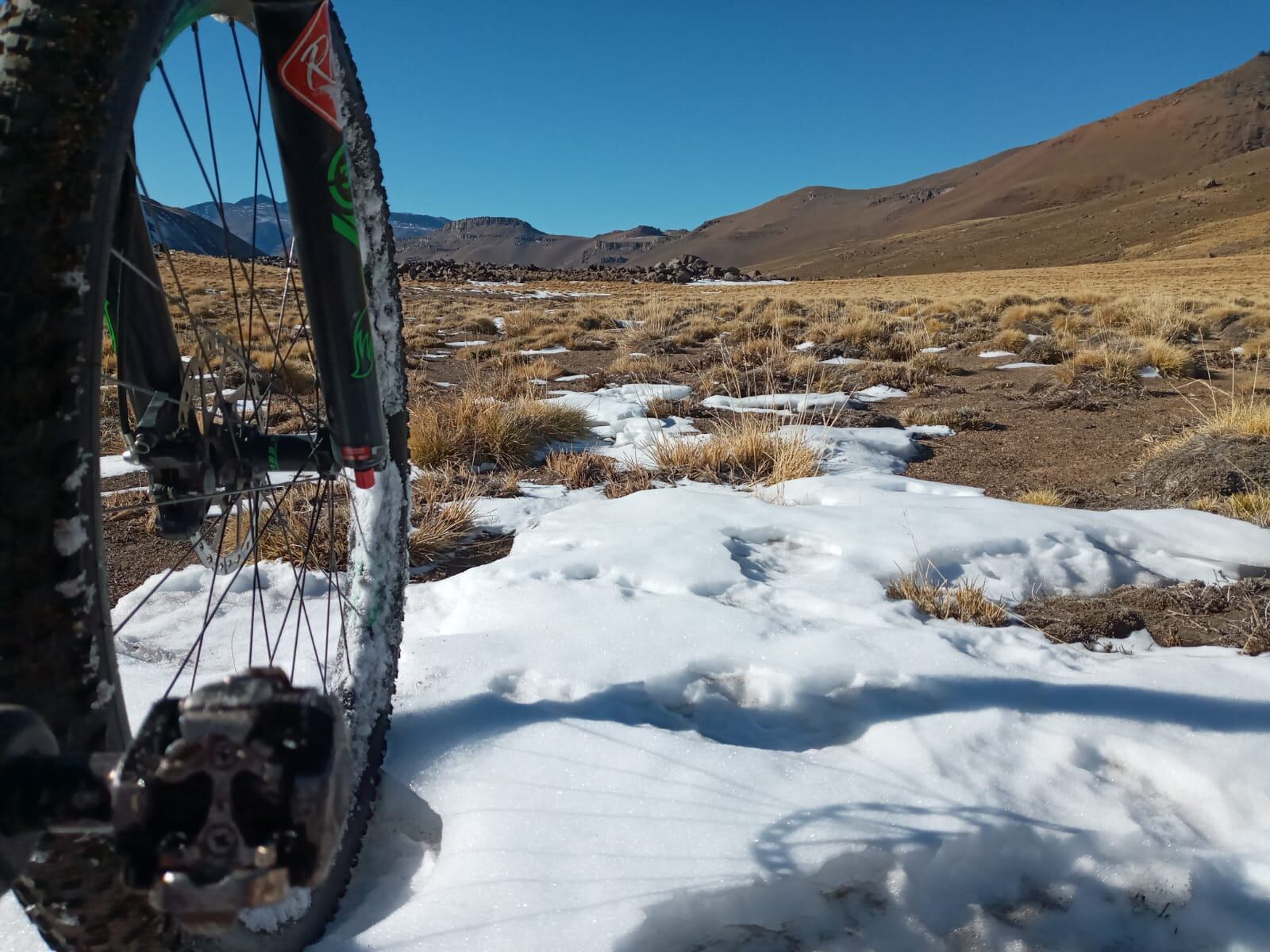 Mountain bike en el Cajón Grande, la alternativa para quienes quieran visitar este punto de Malargüe y coronar la salida con un baño termal.