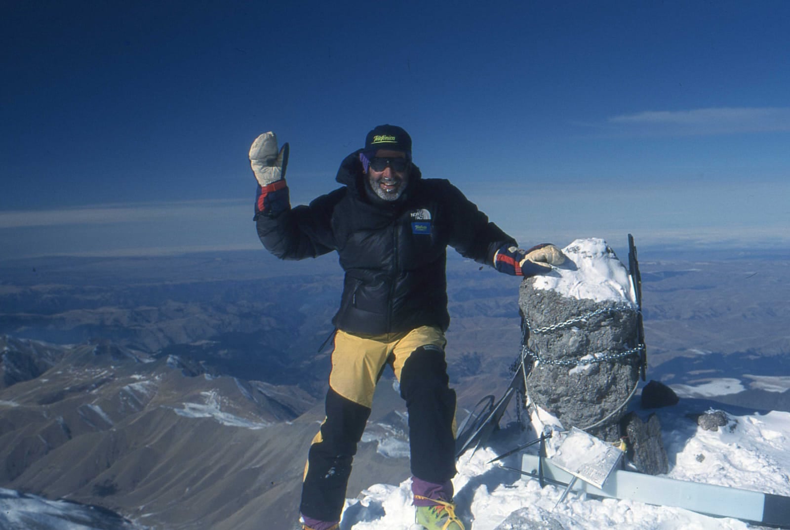 Cima del Elbruz en Invierno. Rusia. Año 2000. Miguel "Lito" Sánchez, montañista mendocino que fue el primer argentino en subir a una montaña de más de 8.000 metros, el Dhaulagiri en Nepal. Foto: Gentileza