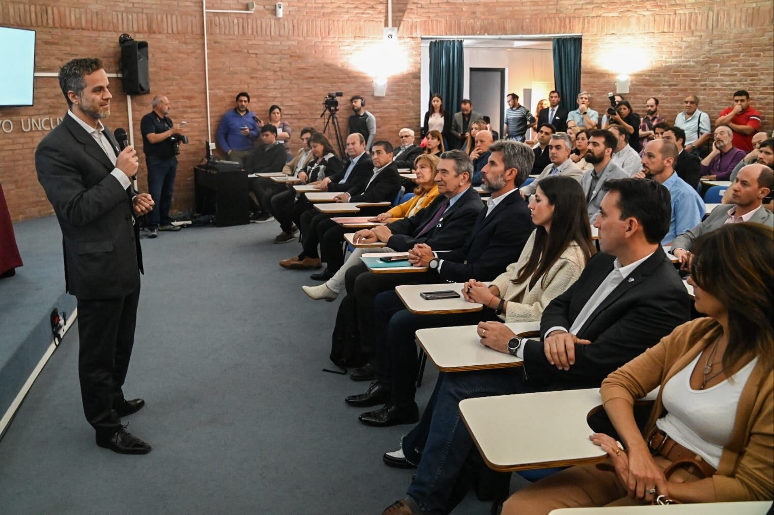 El intendente Tadeo García Zalazar adhirió, en representación del Municipio a la campaña Race to Zero, de la ONU. Un compromiso impulsado por la Red de Polinizadores Mendocinos