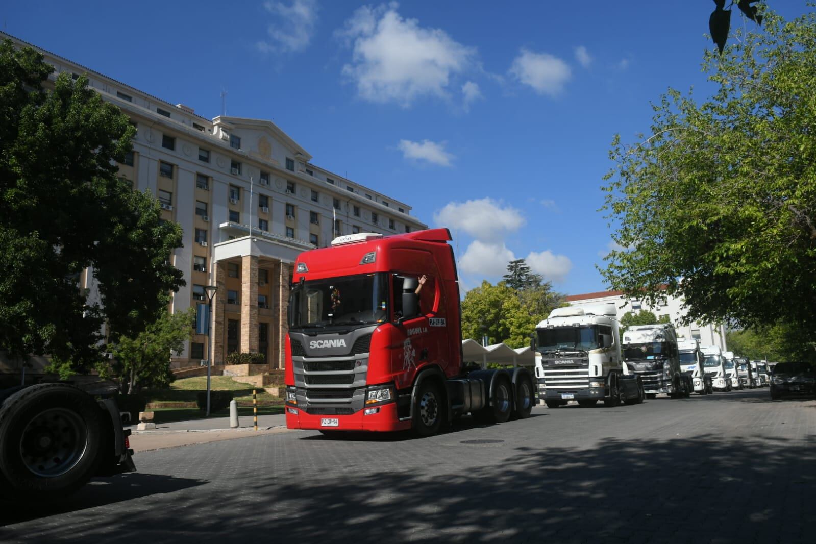 Protesta de camioneros a casa de Gobierno Foto Ignacio Blanco