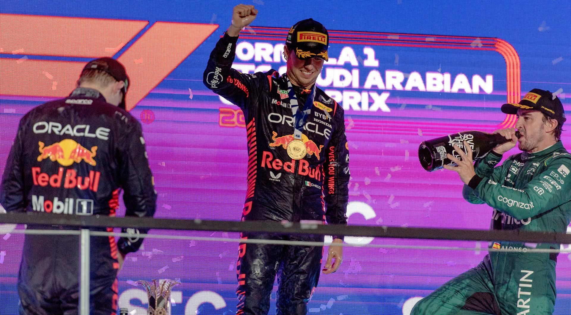 Jeddah (Saudi Arabia), 19/03/2023.- Winner Mexican driver Sergio Perez (C) of Red Bull Racing, second placed Dutch driver Max Verstappen (L) of Red Bull Racing and third placed Spanish driver Fernando Alonso of Aston Martin during the podium ceremony for the Formula One Grand Prix of Saudi Arabia at the Jeddah Corniche Circuit, Saudi Arabia, 19 March 2023. (Fórmula Uno, Arabia Saudita) EFE/EPA/STR
