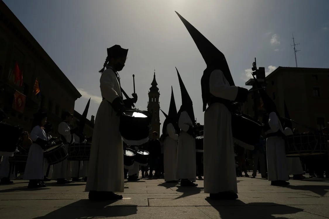 Cientos de procesiones están teniendo lugar en toda España durante la Semana Santa después de dos años de descanso debido a la pandemia de coronavirus.