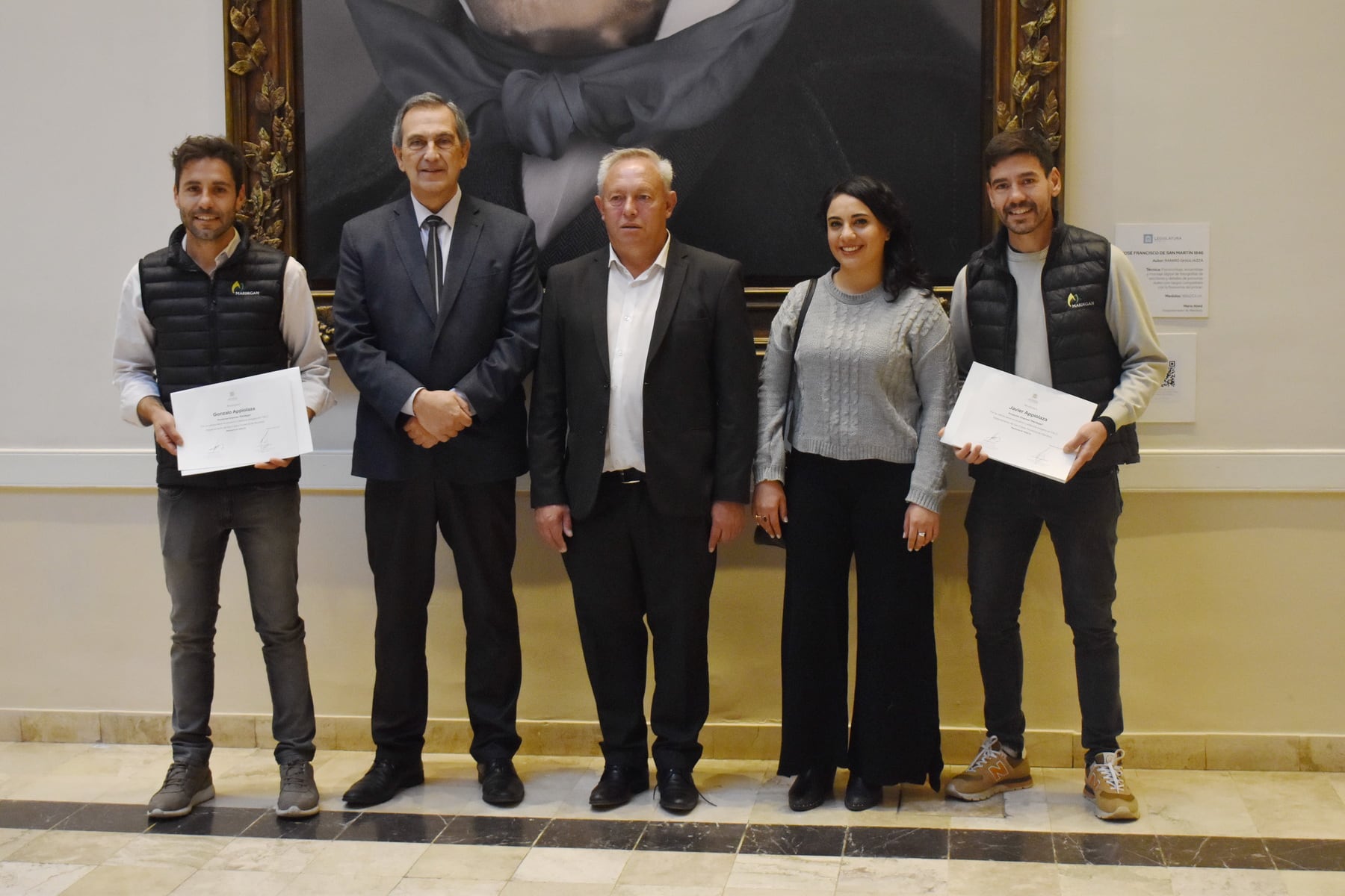 Reconocimiento a la labor de dos jóvenes emprendedores que producen orégano sin TACC