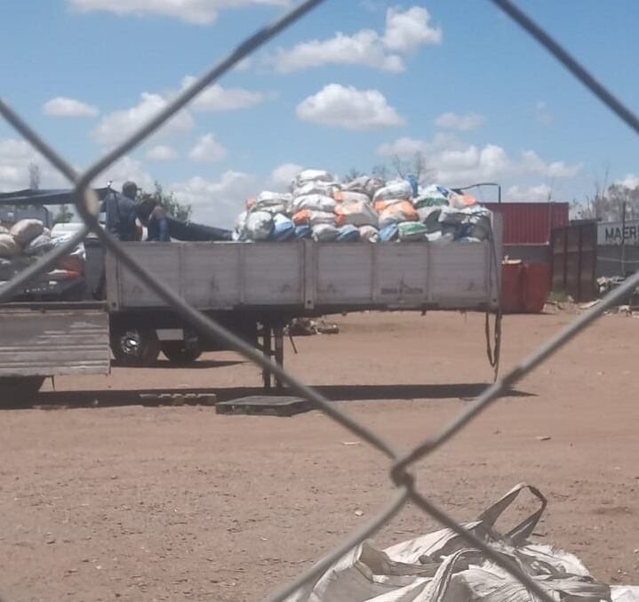 Los rollos de cable estaban escondidos en bolsas dentro de un semirremolque en una chacarita de Maipú. - Gentileza / Edemsa