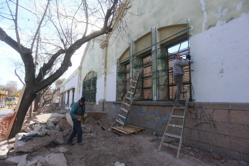 Renovación de veredas y fachadas de la Bodega Arizu.