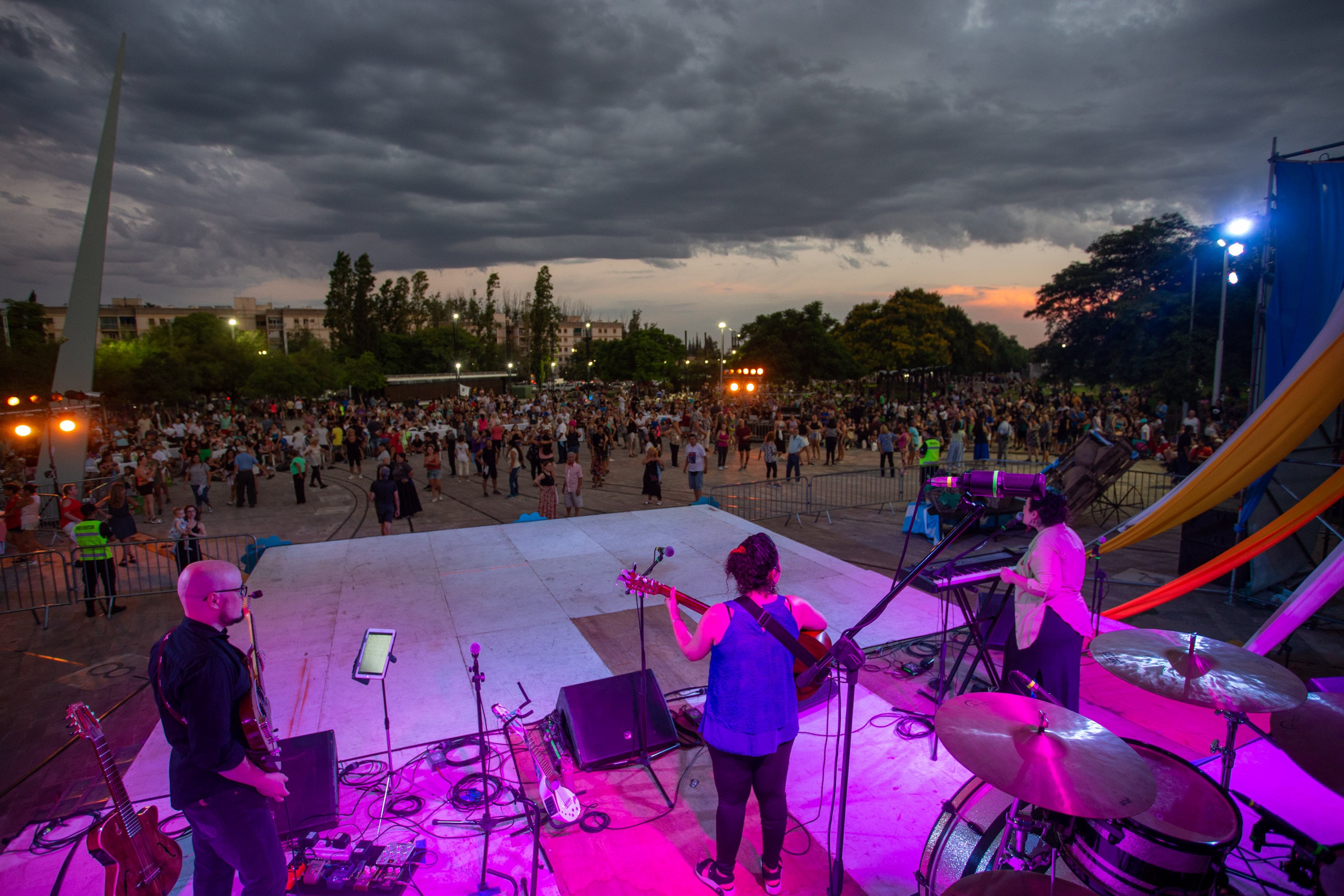 La música típica y los bailes tradicionales se apoderaron de todos los rincones del Parque Central