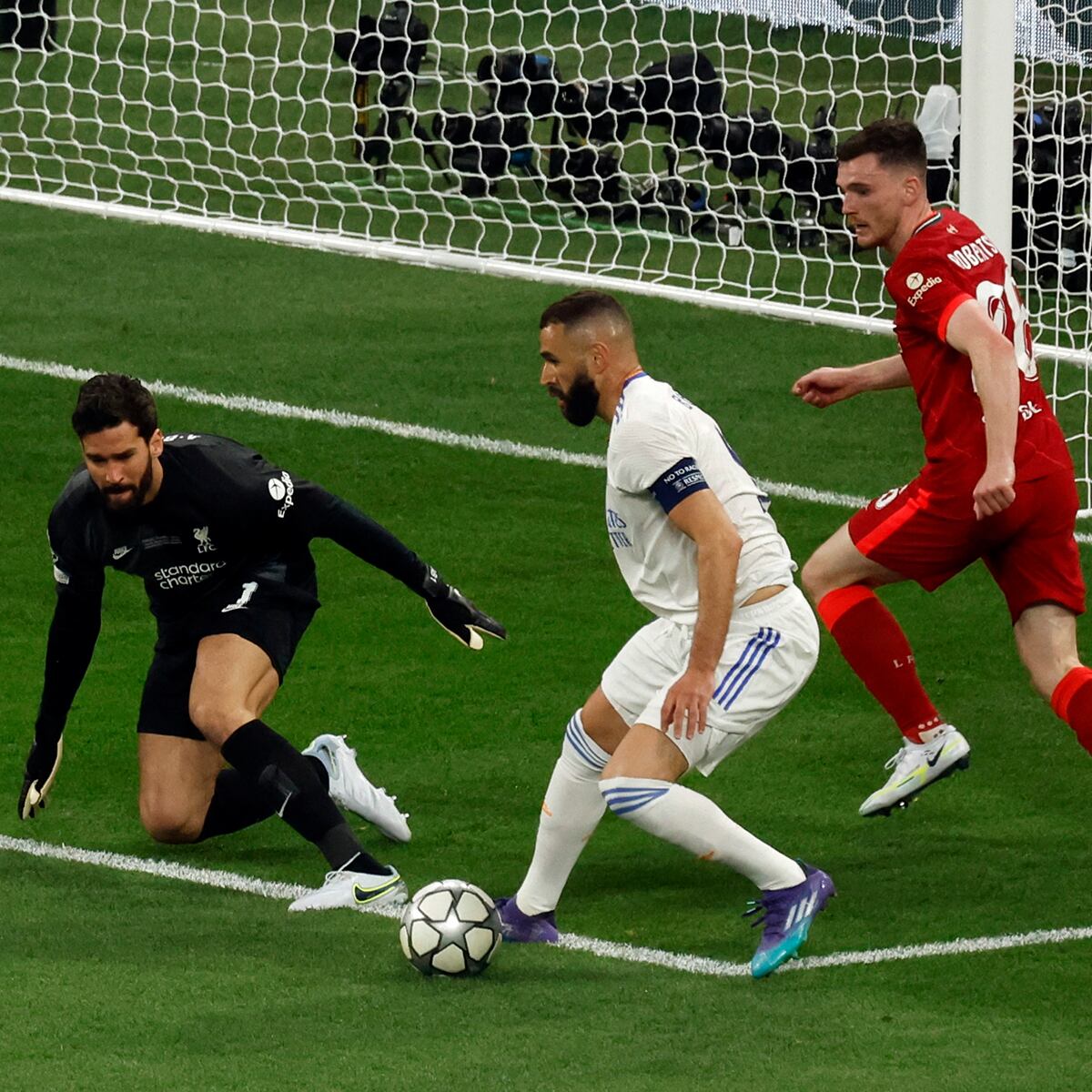 Real Madrid había anotado el 1-0 ante Liverpool pero fue anulado por fuera de juego.