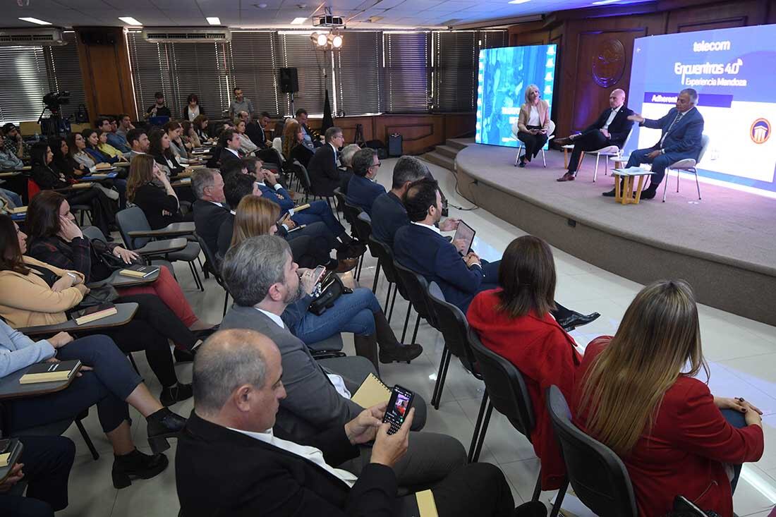 En la Facultad de Derecho de la UNCuyo se realizó el Seminario Encuentros 4.0 Experiencia Mendoza, donde participaron el Doctor Dalmiro Garay, Presidente de la Suprema Corte de Justicia de Mendoza y el Doctor Alejandro Luis Gullé, Procurador de la Suprema Corte de Justicia

Foto: José  Gutierrez / Los Andes  