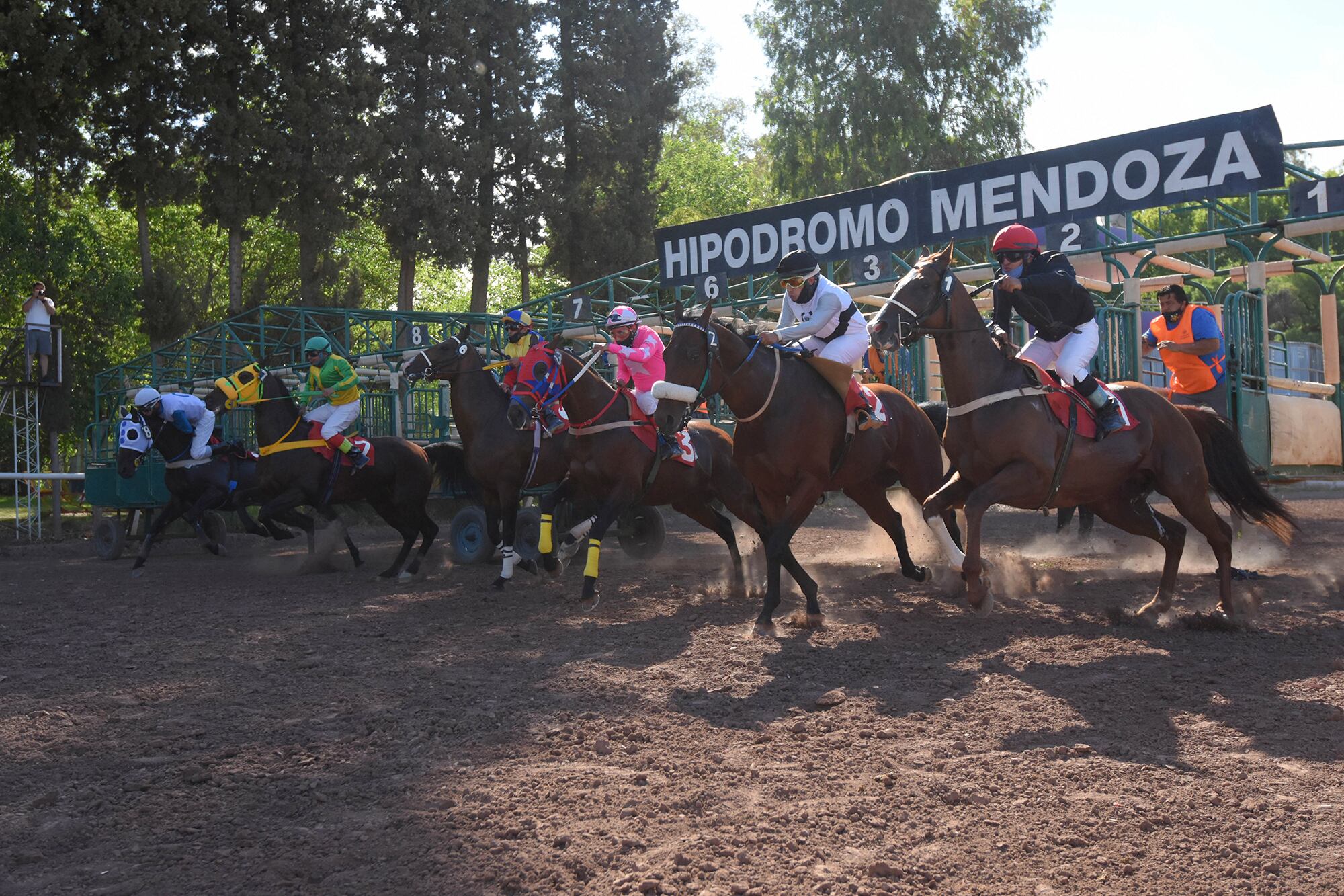 Largada de una de las nueve competencias que se corrieron durante todo el día.