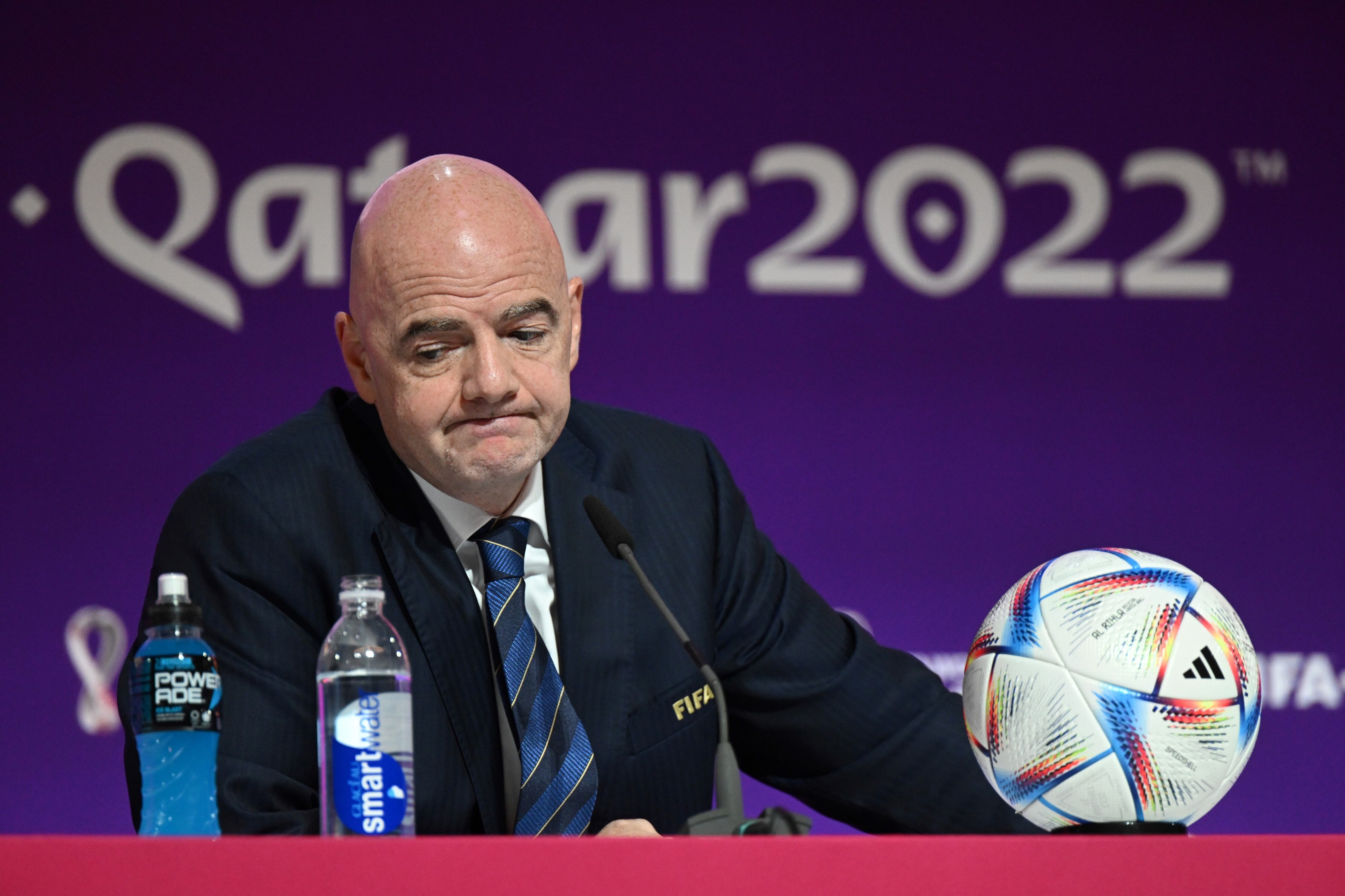 Gianni Infantino, presidente de la Fifa, hablando en Doha, Qatar. (AP)