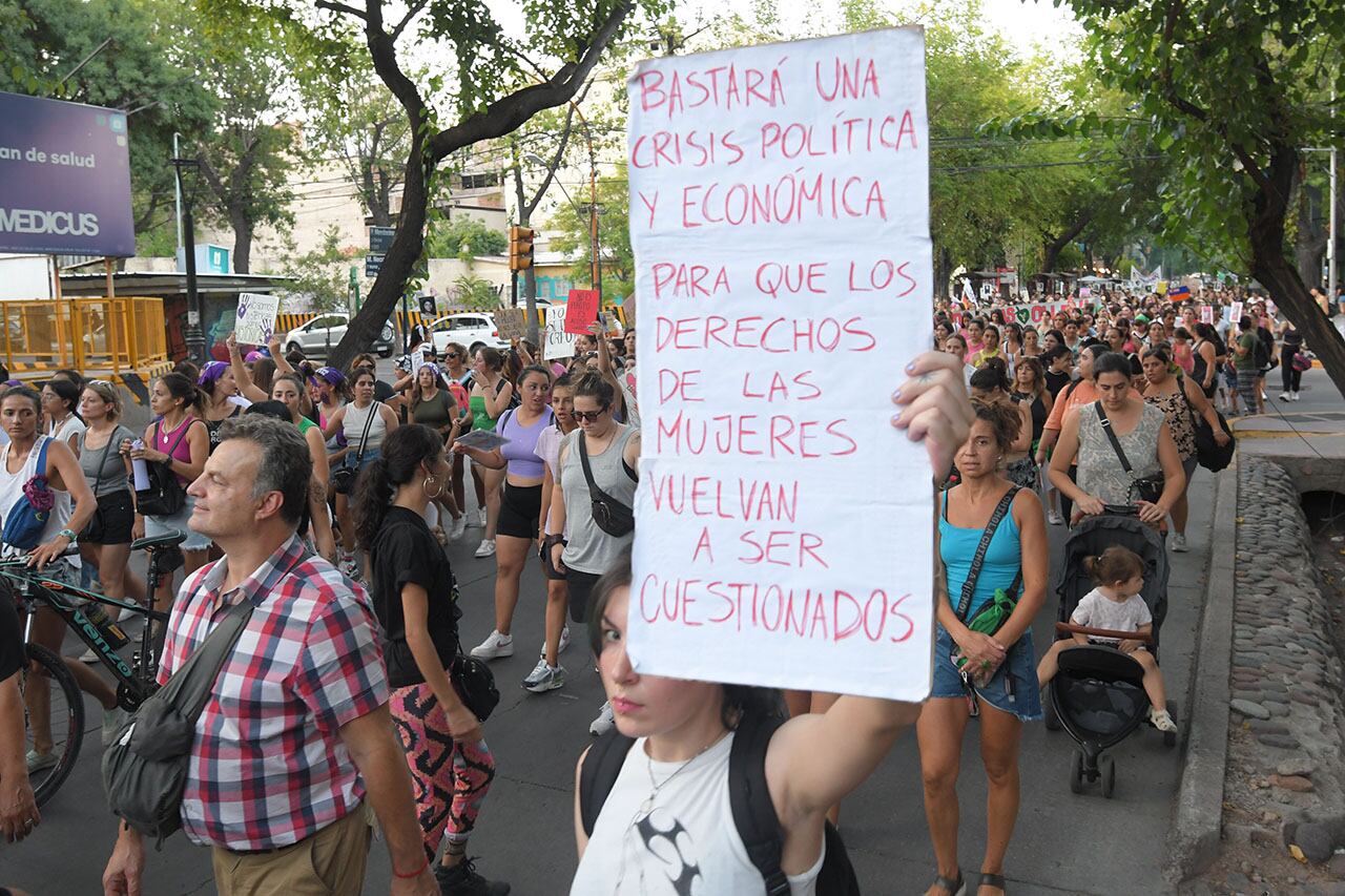 Mendoza 08 de marzo de 2024 Marcha por el día de la mujer 8M. Foto: Marcelo Rolland / Los Andes