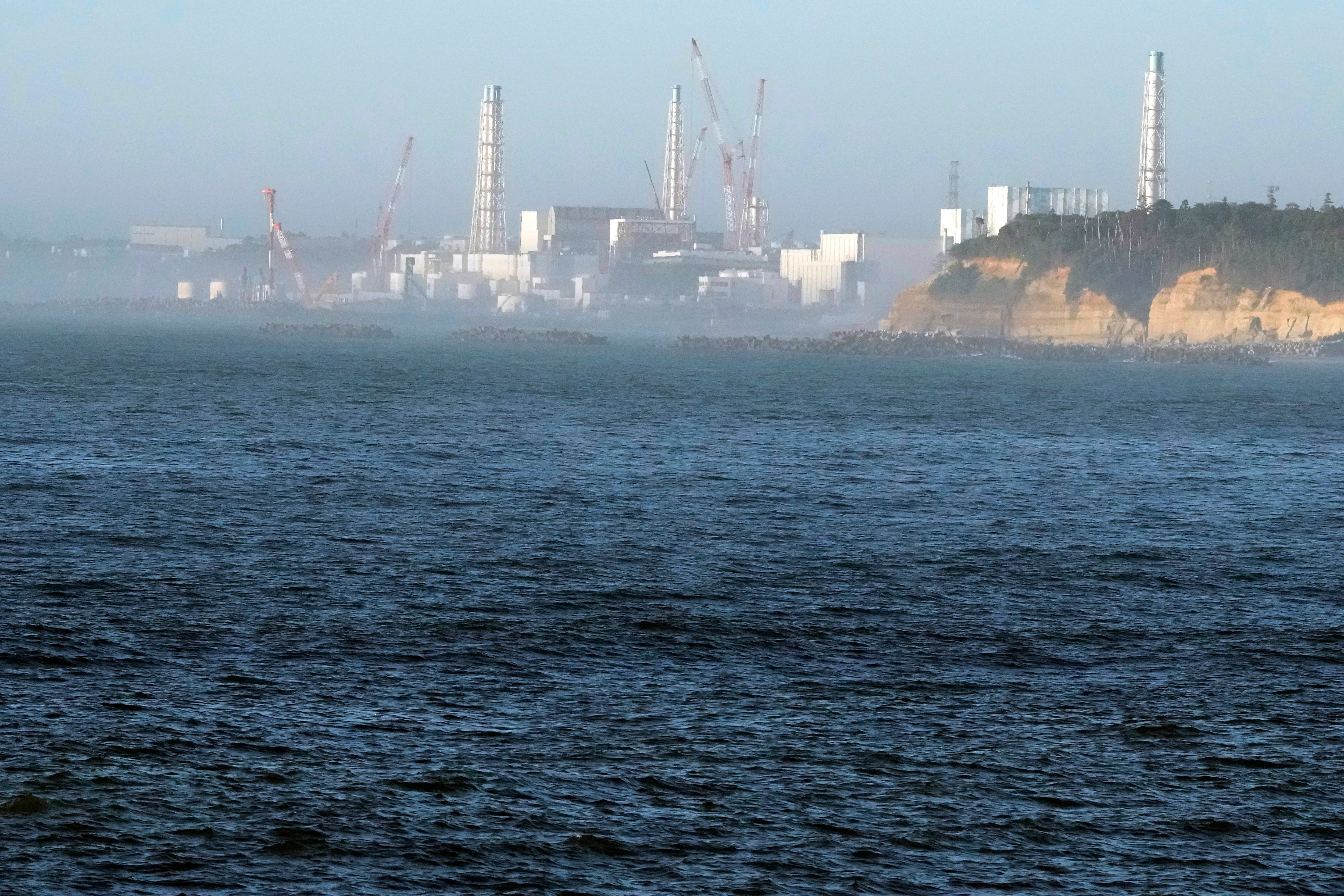 ARCHIVO- Vista de la planta nuclear Fukushima Daiichi, dañada por un gran terremoto y tsunami el 11 de marzo de 2011. 