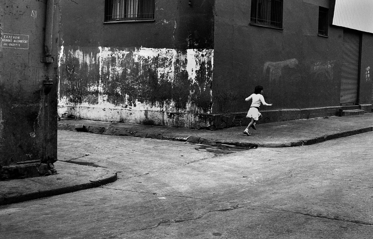 "Valparaíso, 1990", una de las obras seleccionadas para ser exhibidas en París.