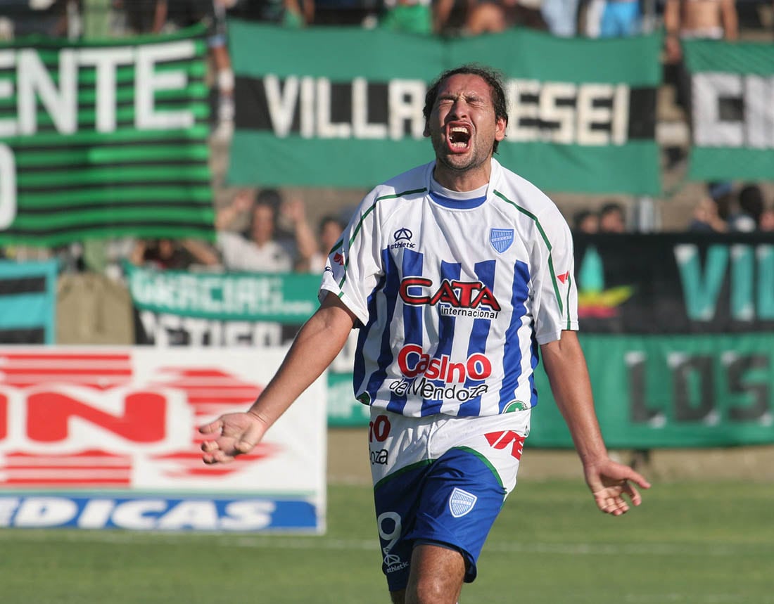 Daniel Tanque Giménez y el gol, un amor que lo metió de lleno en el corazón del hincha de Godoy Cruz. 