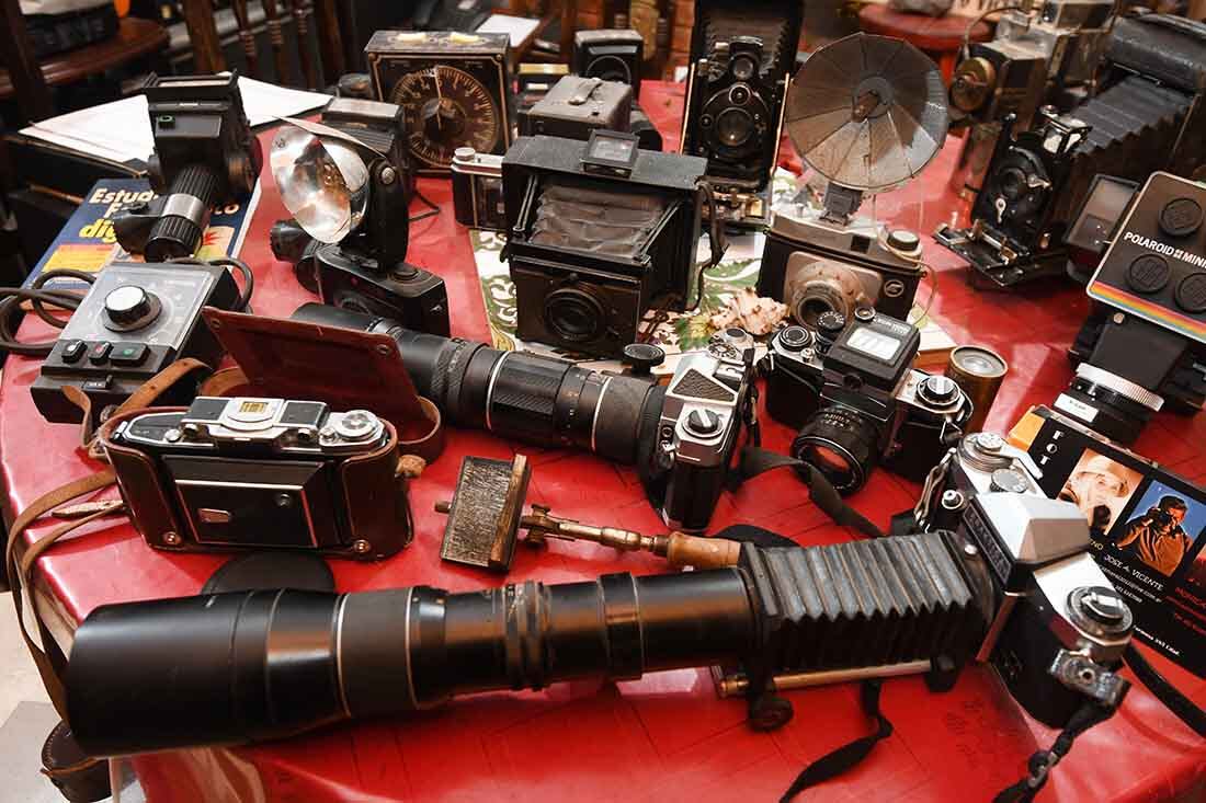 José Alberto Vicente fotógrafo y coleccionista, un jubilado de 68 años que quiere armar un museo fotográfico

Foto: José Gutierrez / Los Andes