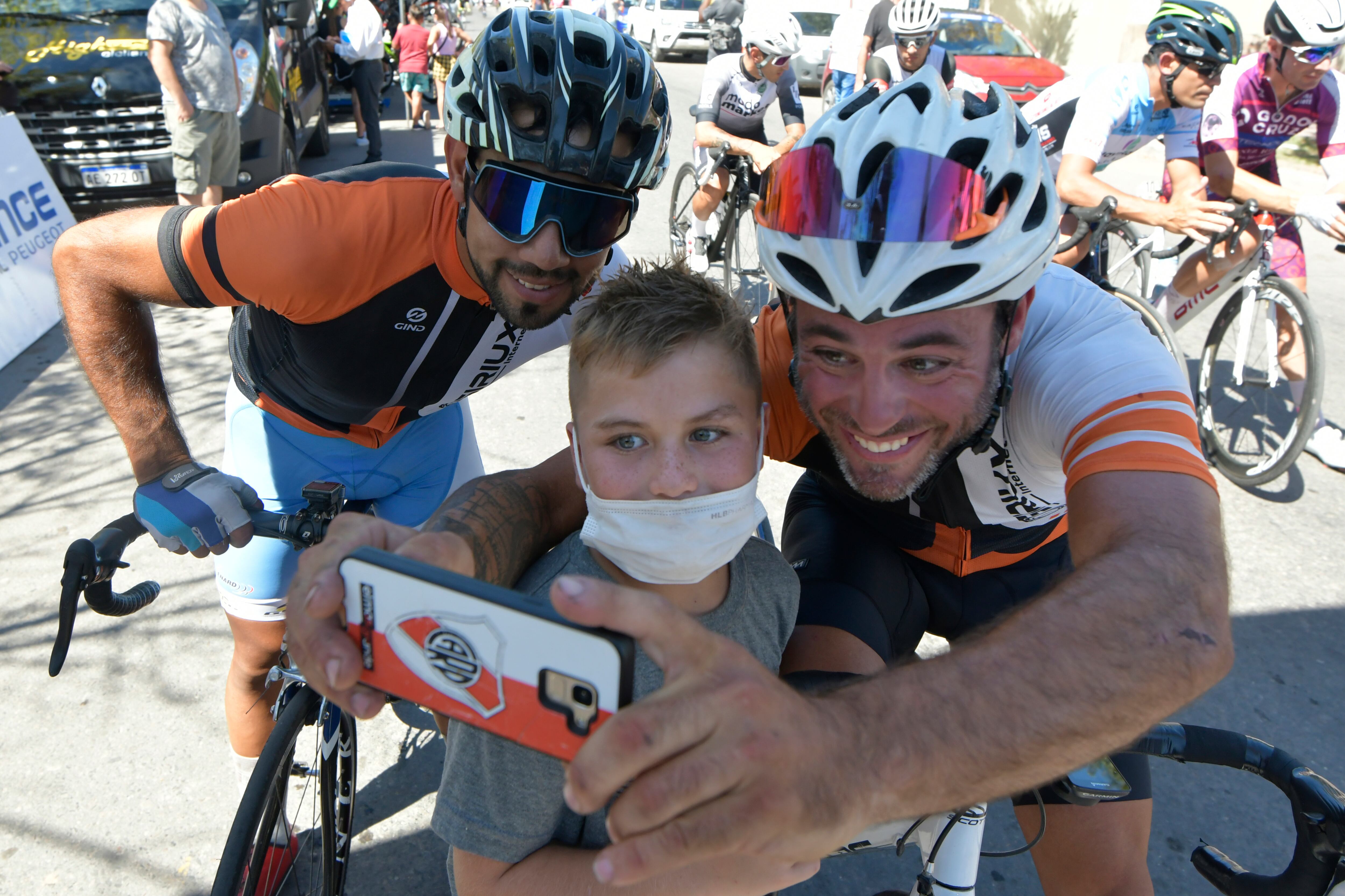 Infaltables selfies con los ídolos en Lavalle.