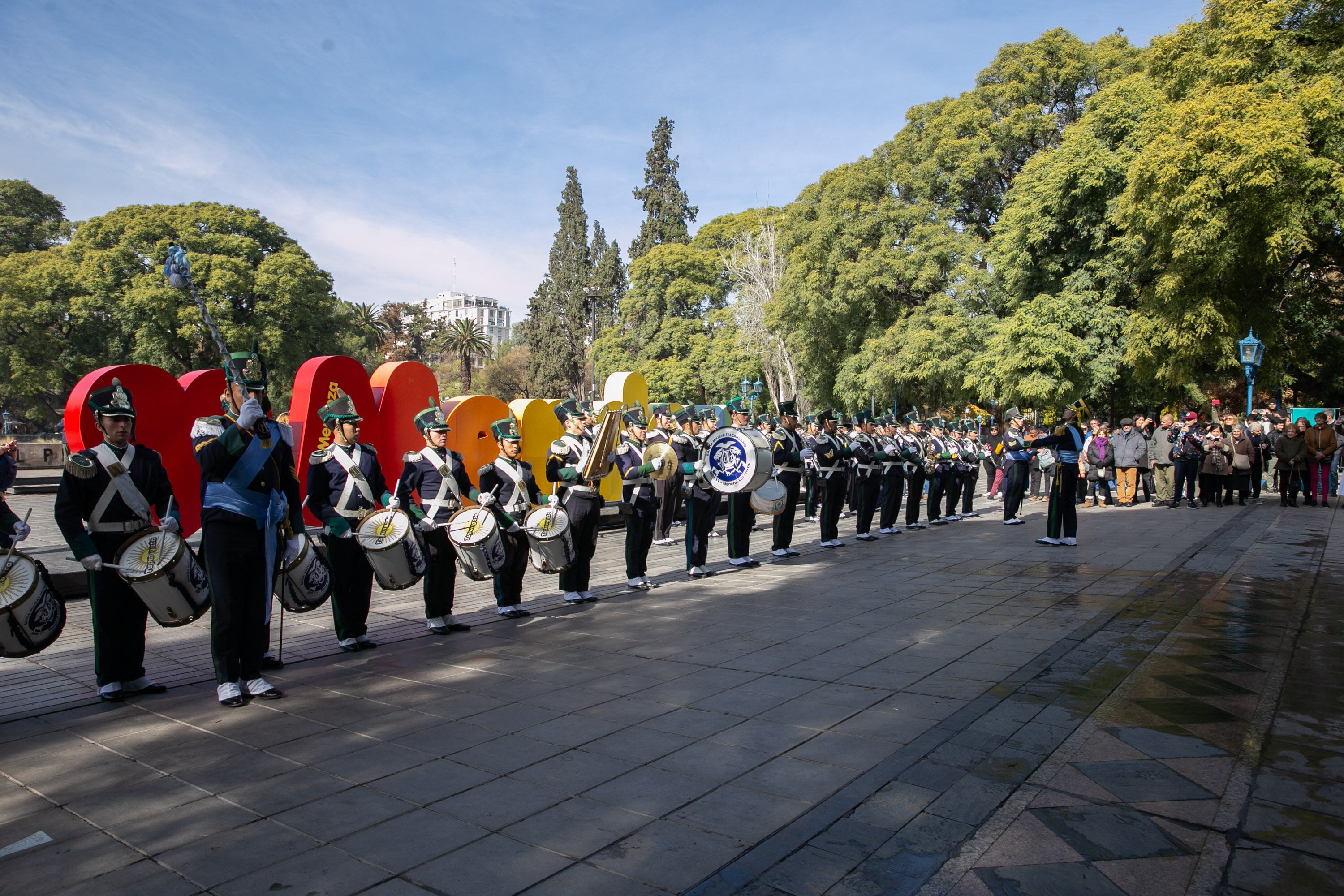 La Banda Militar Talcahuano y los elencos municipales brindaron un gran espectáculo. Foto: Mendoza Ciudad.