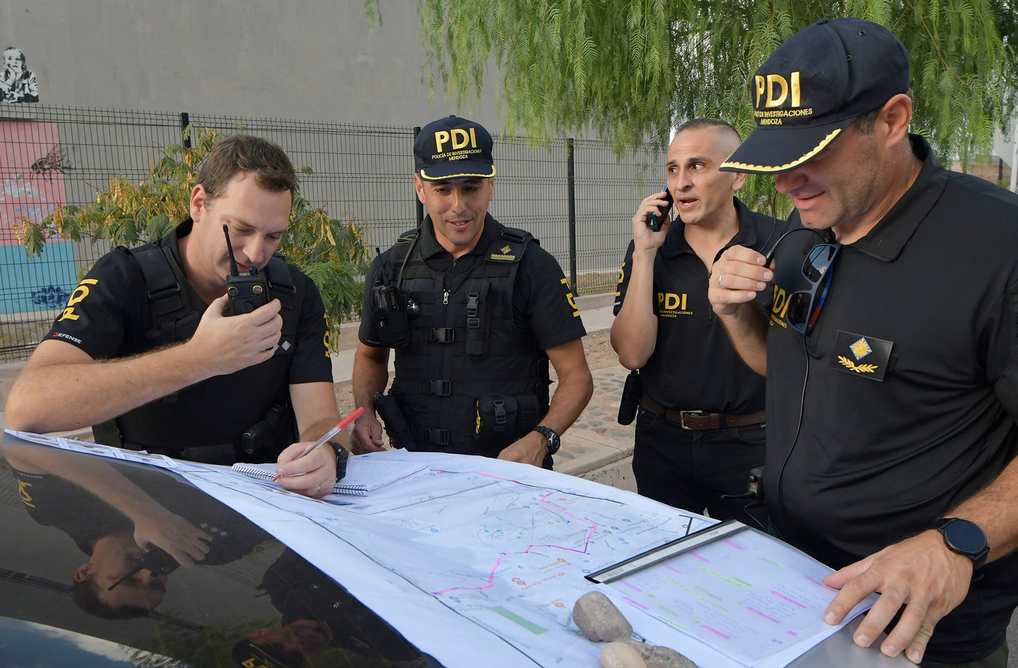 Policías de Investigaciones en megaoperativo

Foto: Orlando Pelichotti