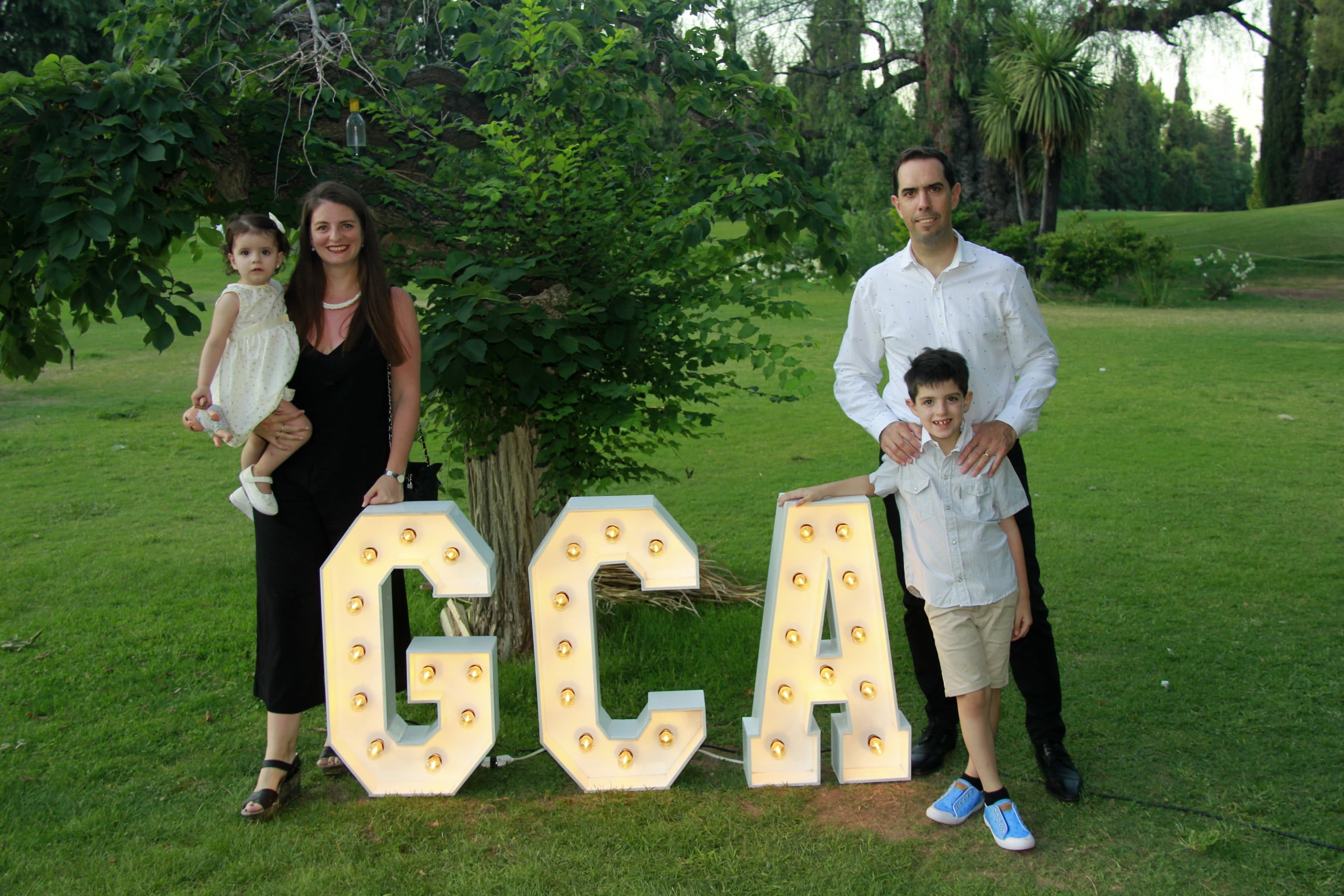 Carolina Cañada, Lucía, Ariel y Rafael Bevegno.