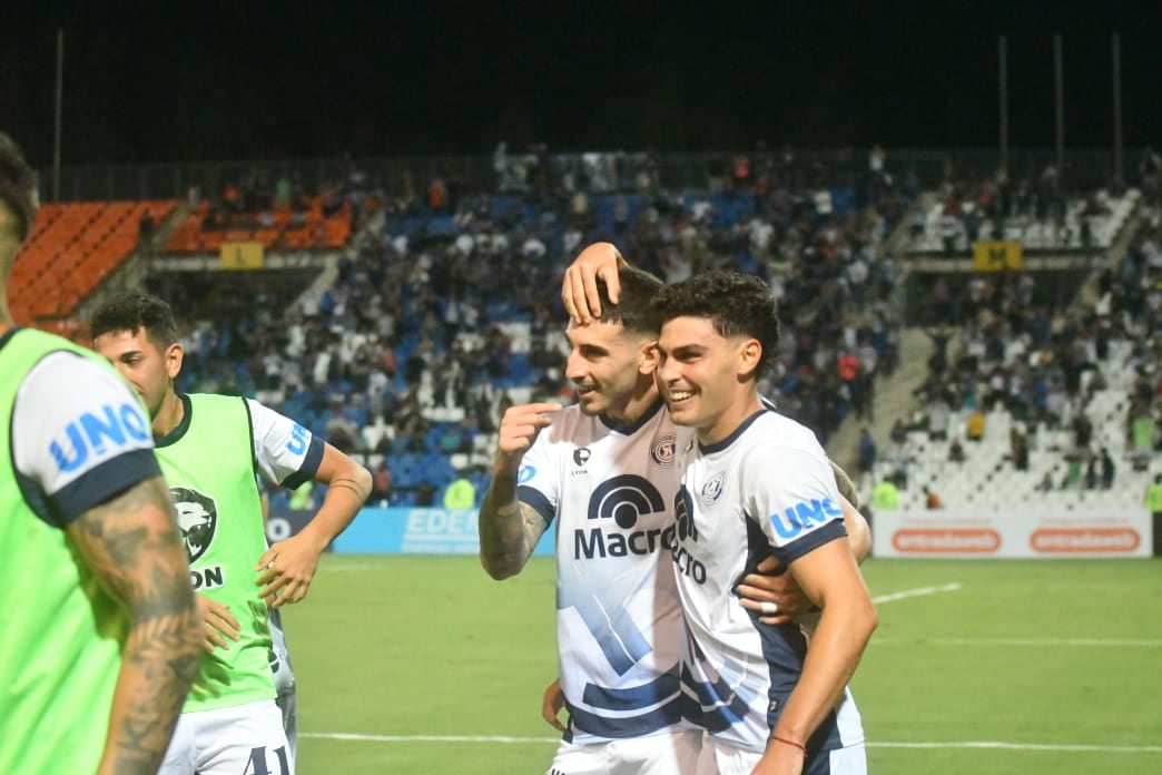 Independiente Rivadavia vs. Riverl Plate en el estadio Malvinas Argentinas. / JOSÉ GUTIÉRREZ (LOS ANDES).