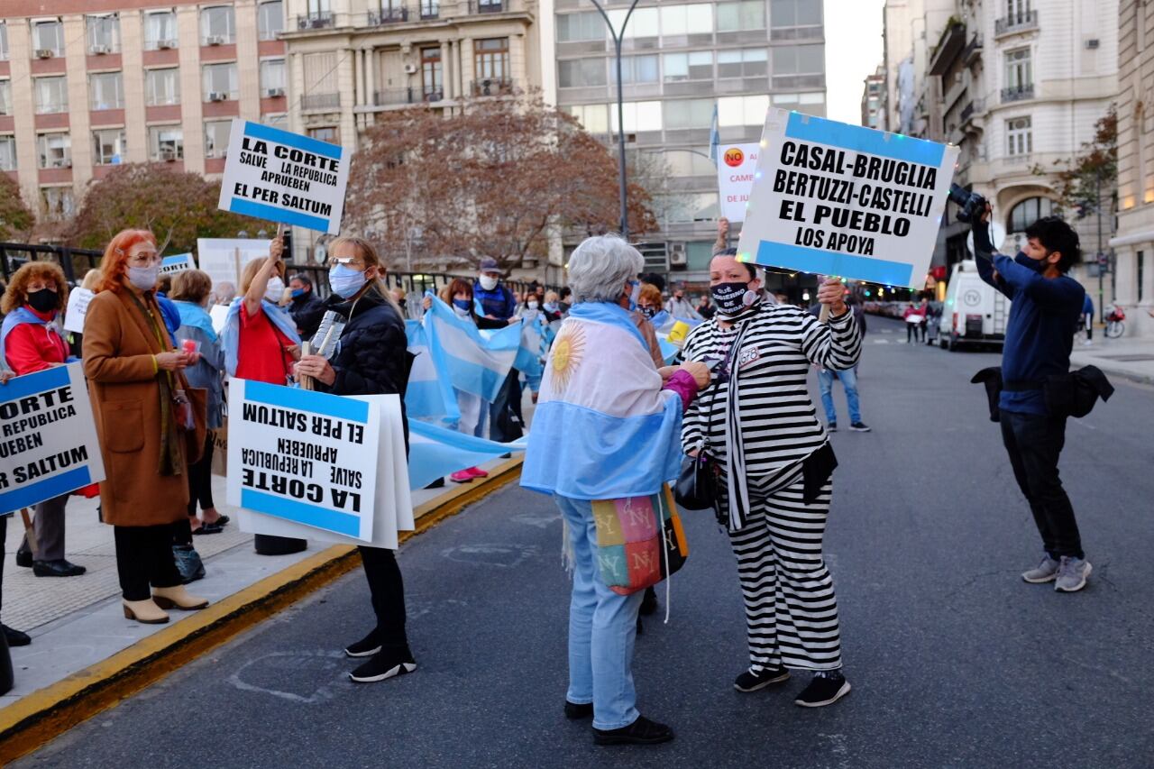 Fue convocada por organizaciones de abogados a través de las redes sociales - Foto Clarín