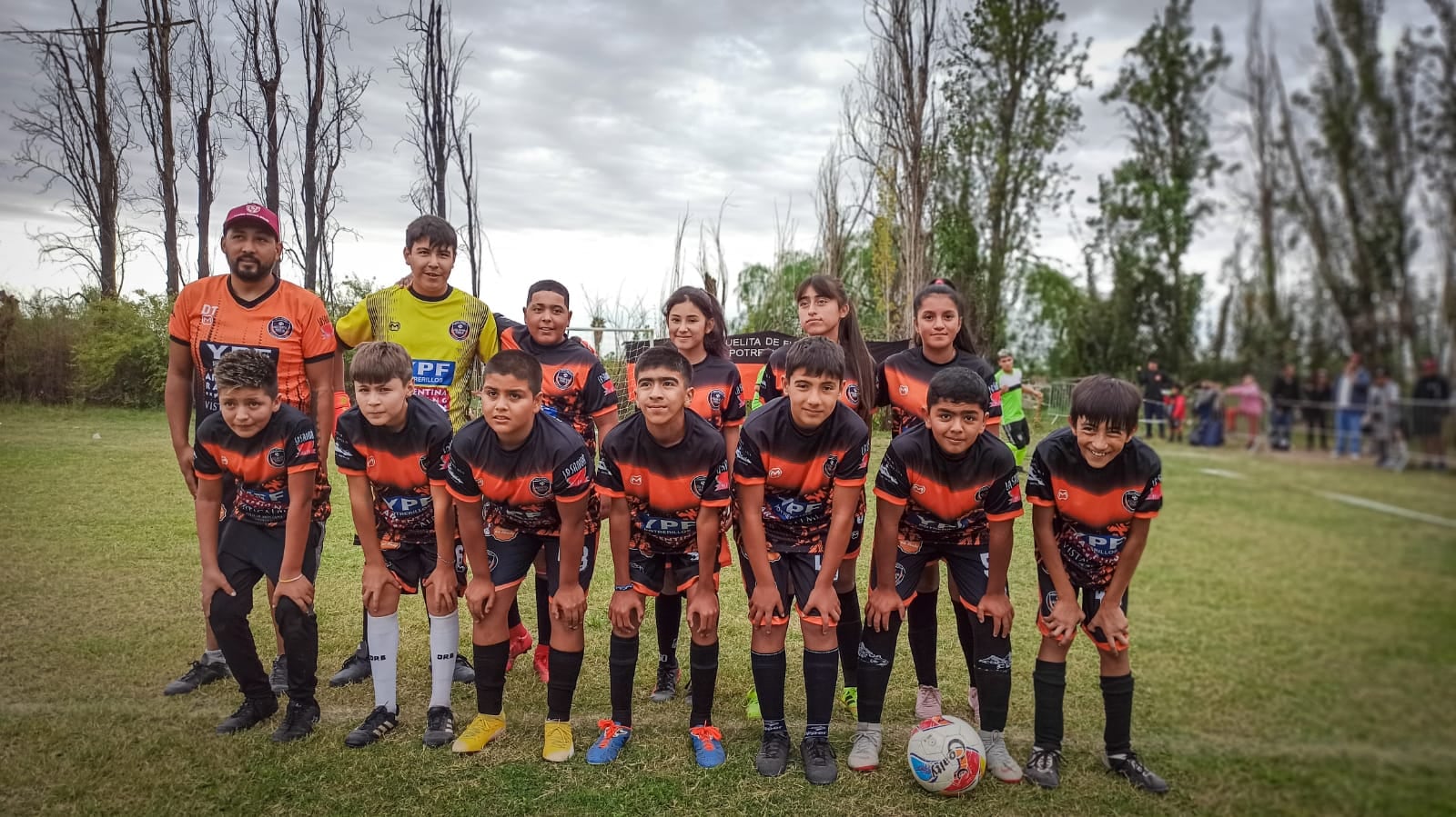 Efecto Scaloneta: récord de alumnos en las escuelas de fútbol y los sorprendentes “mini” Dibu Martínez. Foto: Gentileza Liga Futuros Cracks