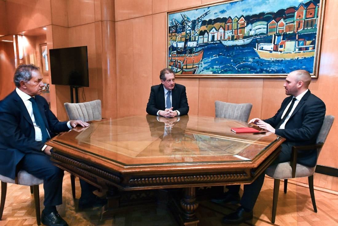 El ministro de Economía, Martín Guzmán, y el presidente del Banco Central, Miguel Pesce, recibieron en el Palacio de Hacienda a Daniel Scioli, quien asumirá como ministro de Desarrollo Productivo.