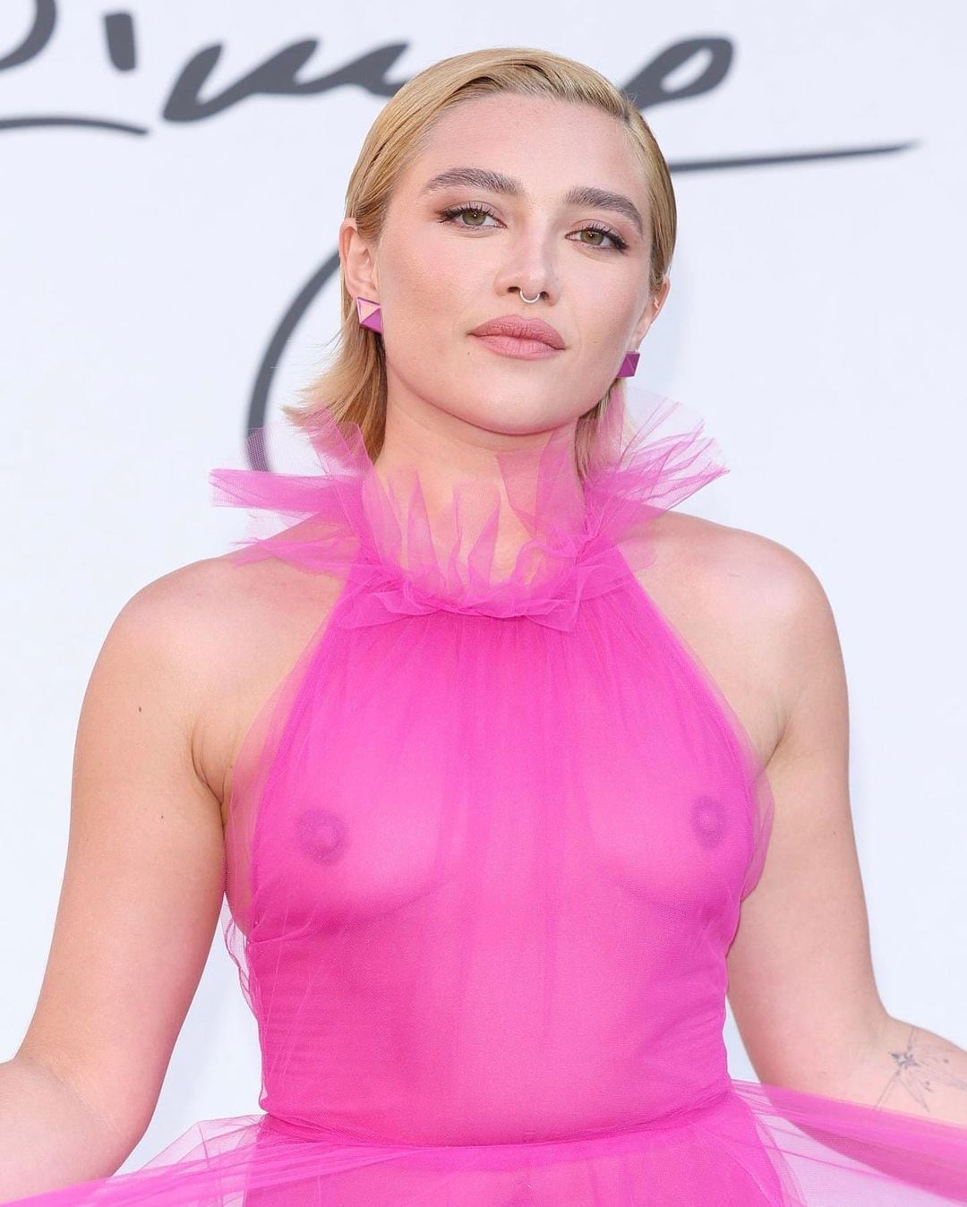 Florence Pugh le habló fuerte a todos los que la critican por mostrar sus pezones