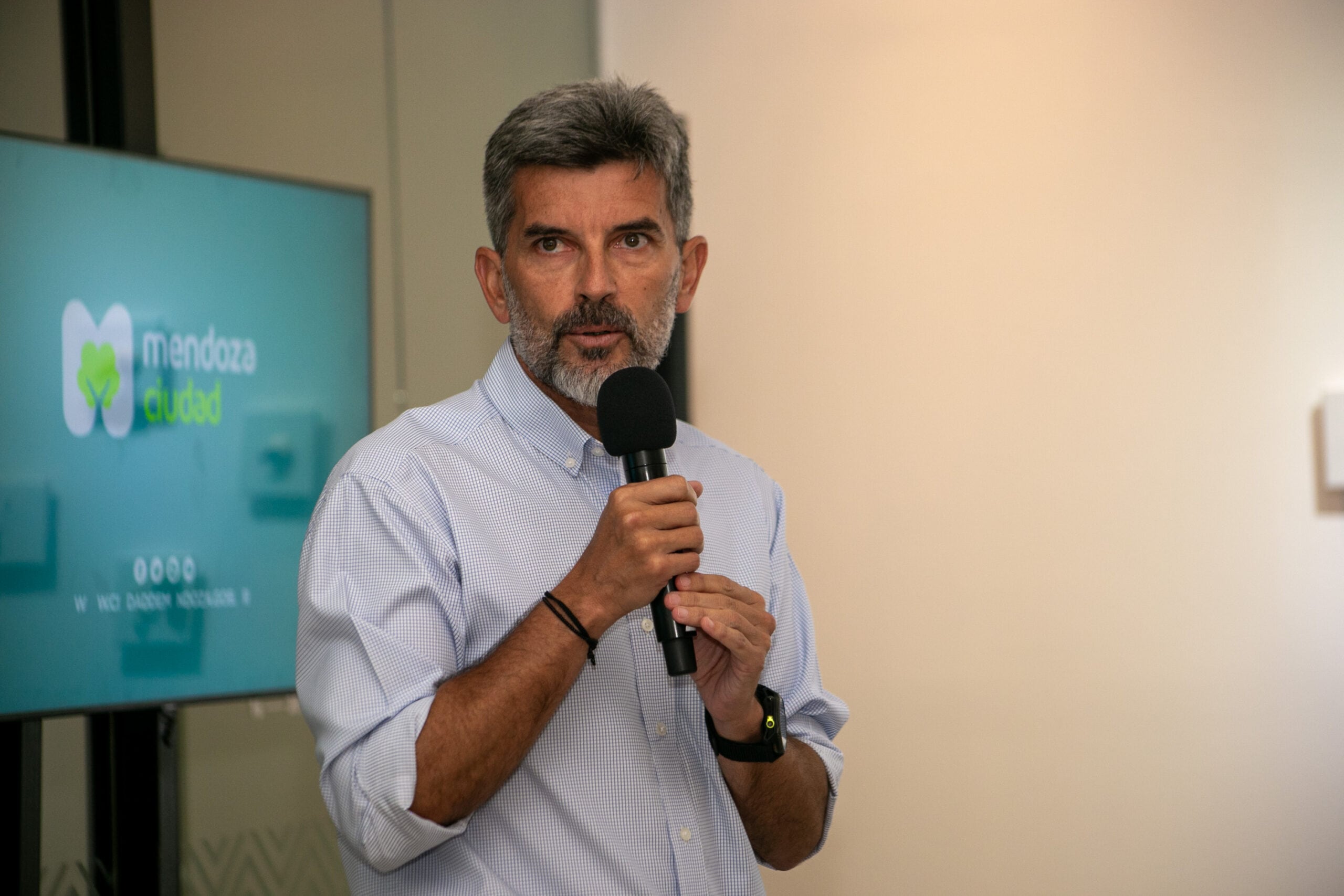 Ulpiano Suarez presentó el Comité Local de Inteligencia Artificial