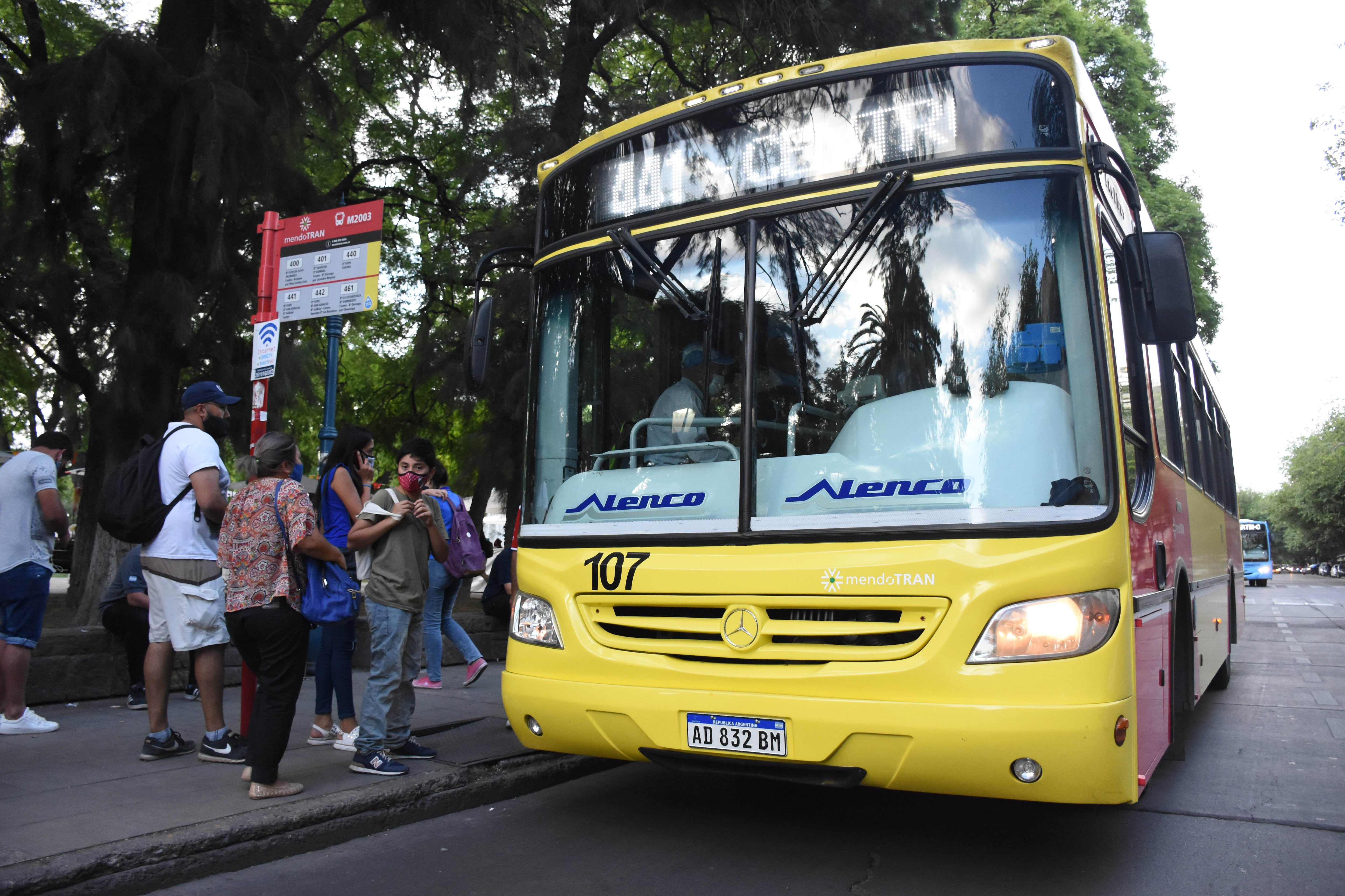 
 El 24 y 31 de diciembre, el servicio de transporte urbano y de media y larga distancia circulará con frecuencias de día hábil hasta las 21.30 aproximadamente