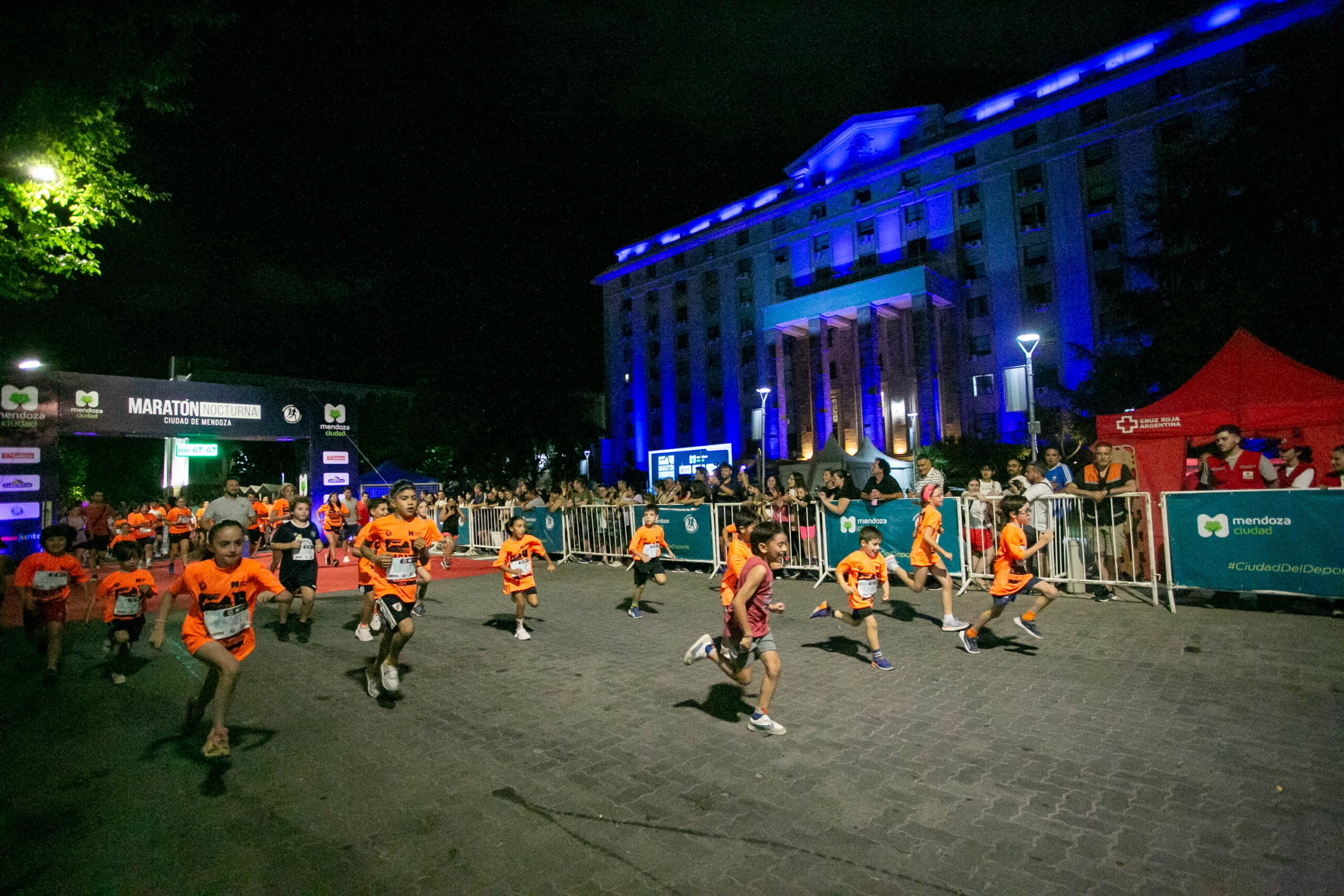 Más de 1.500 personas le dieron vida a la tercera edición de la Maratón Nocturna de la Ciudad