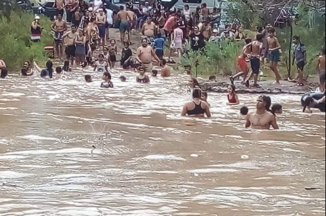 Y un día volvió el agua: el caudal récord en el Río Mendoza llevó el agua a zonas de Lavalle secas desde hacía 15 años. Foto: Gentileza Juan Martoni Nievas