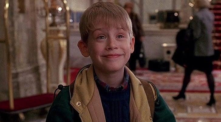 Macaulay Culkin, como Kevin McCallister, en Mi pobre Angelito 2. Foto: Instagram @homealone1992