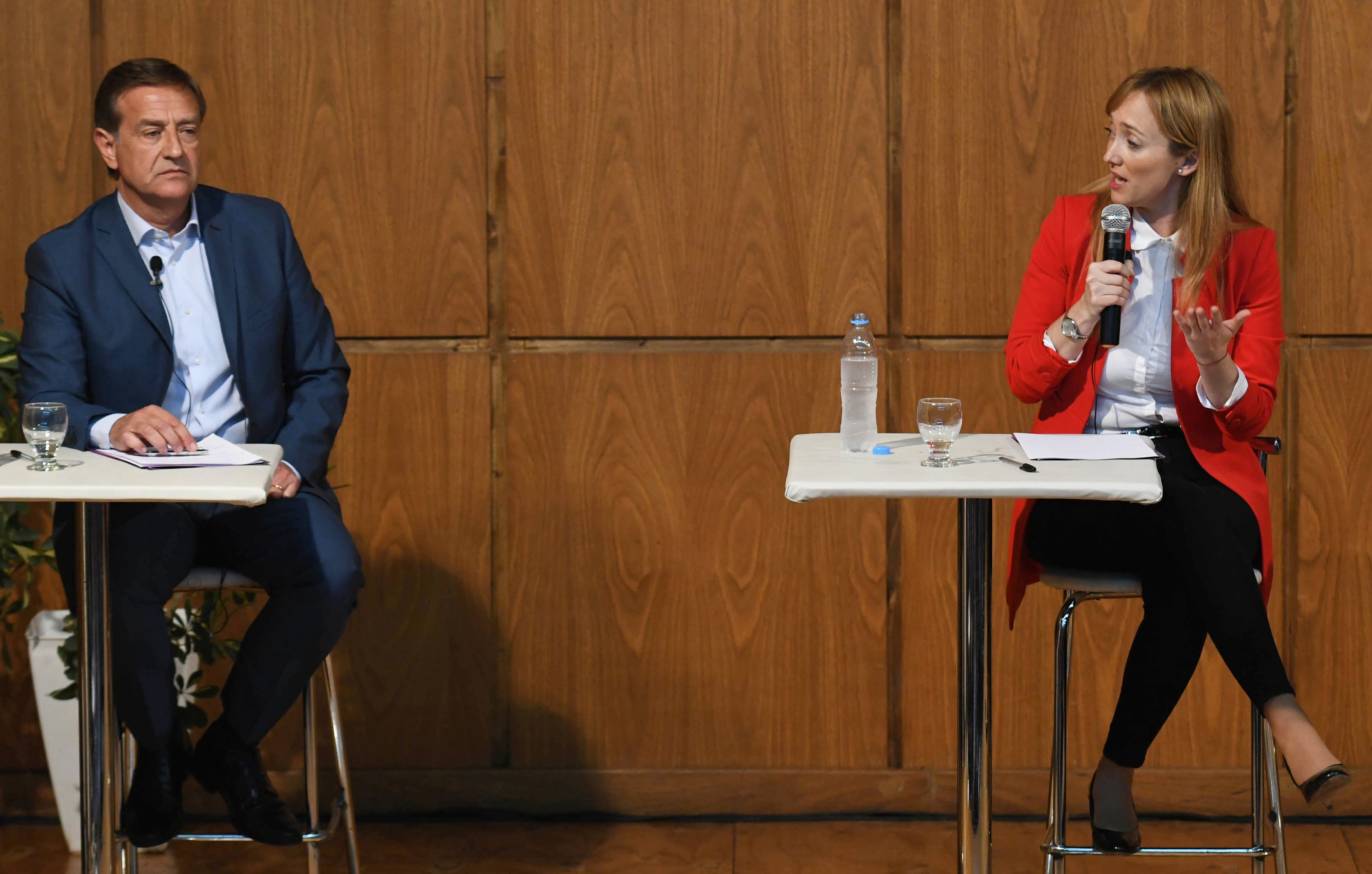 Los entonces candidatos a gobernador Rodolfo Suarez junto a Anabel Fernandez Sagasti, en el debate organizado por Los Andes en la campaña del 2019.