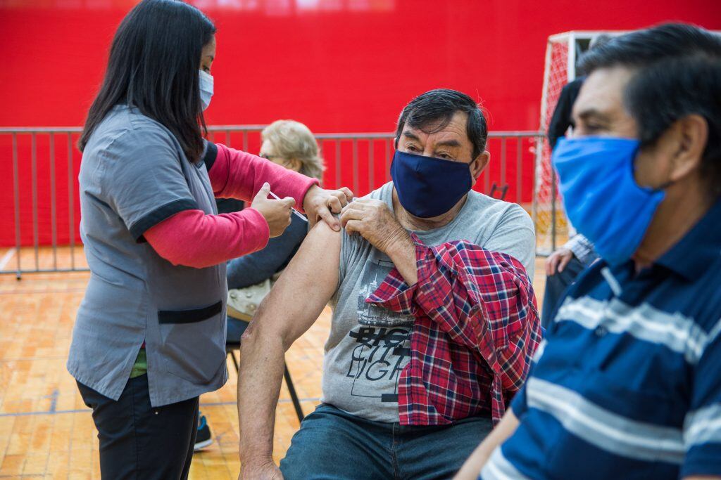 Hipólito, uno de los vacunados en el polideportivo.