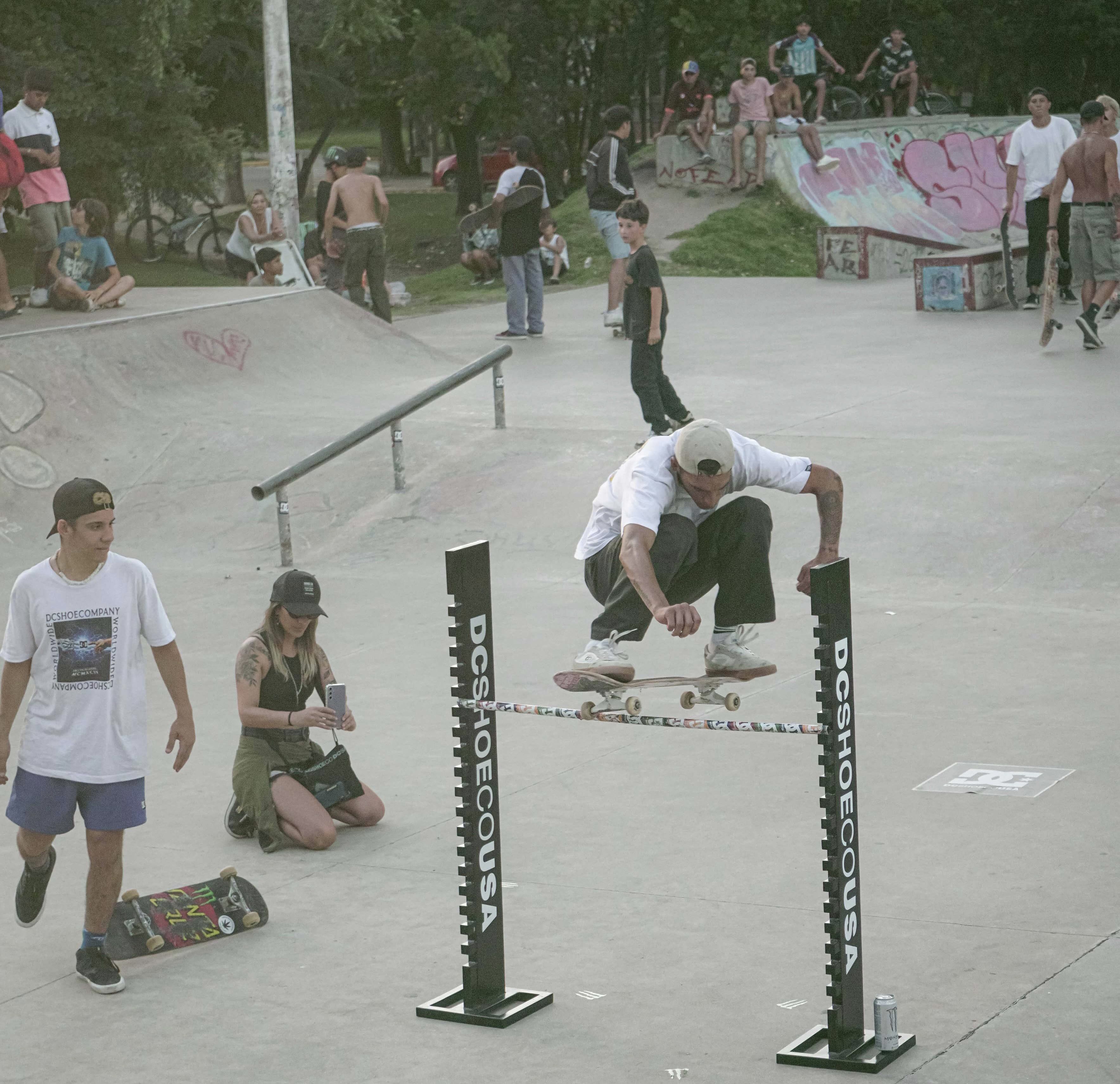 El mayor salto con ollie: 97 centímetros. Tres lo alcanzaron en distintas ciudades. / Gentileza: Lucas Lopez.