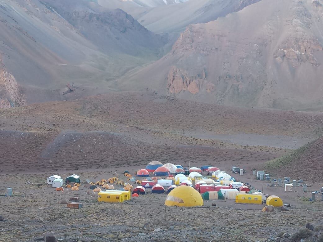 Trabajadores del Parque Provincial Aconcagua dijeron estar preocupados por la forma en que se actuó, aunque desde el Gobierno resaltaron que el protocolo funcionó. Luego de los 4 evacuados, los otros testeos en el lugar dieron negativo. Foto: Gentileza.